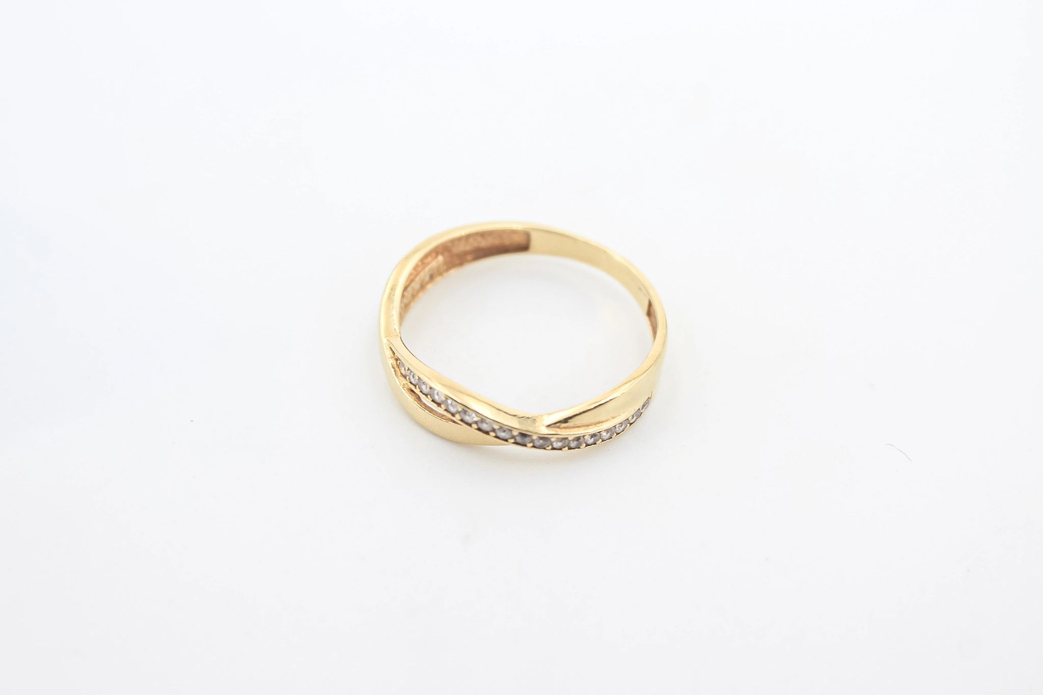 Anillo ondulado de oro 18K — vista alternativa