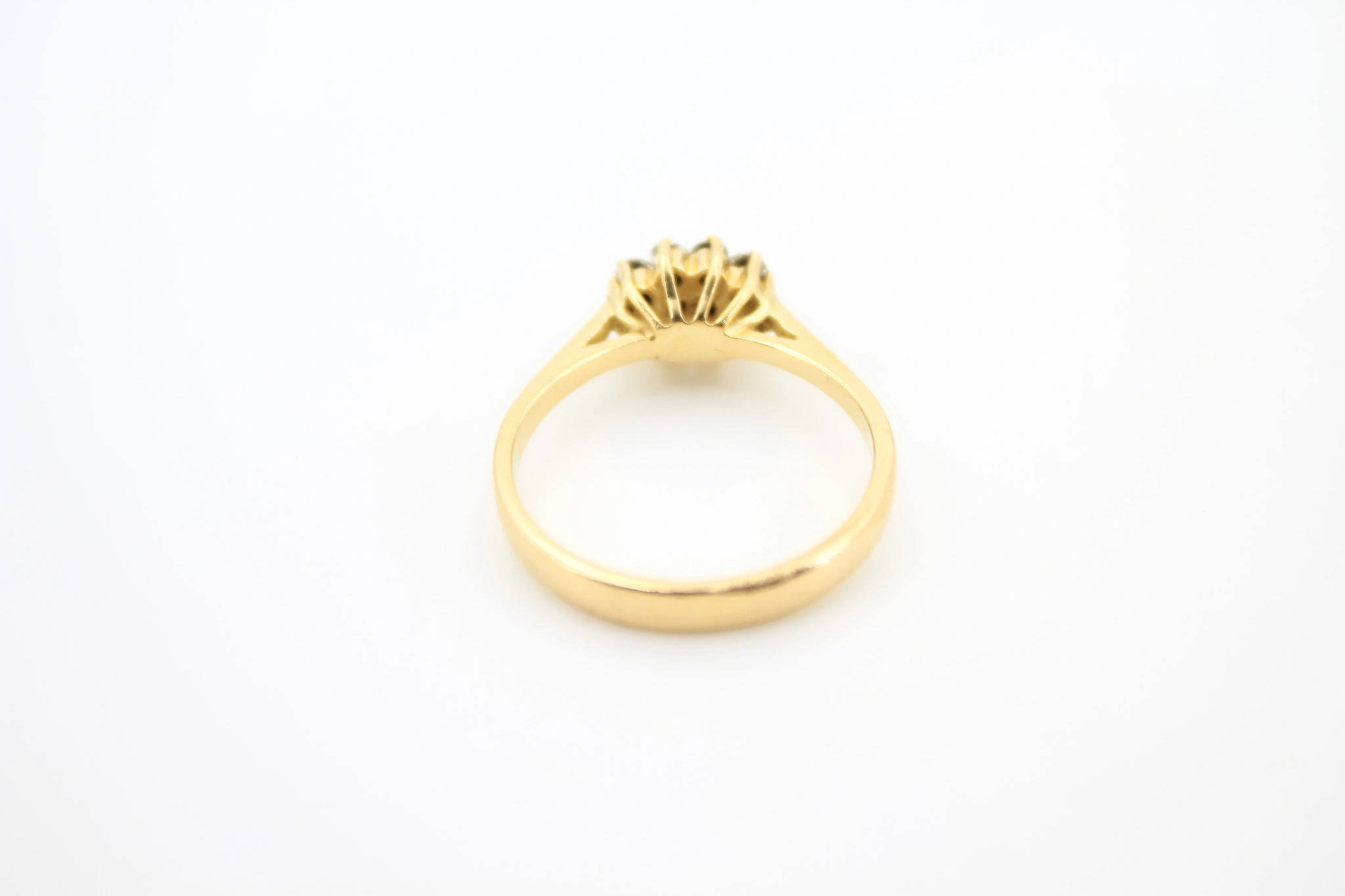 Anillo de oro 18K con circonitas — vista alternativa