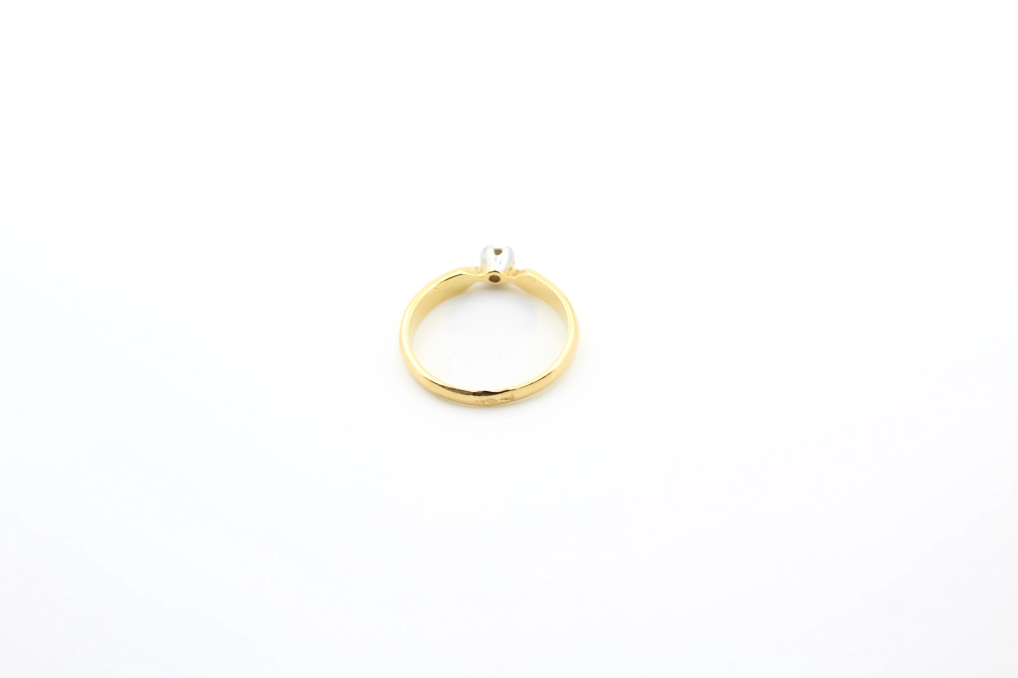Anillo solitario de oro 18K — vista alternativa