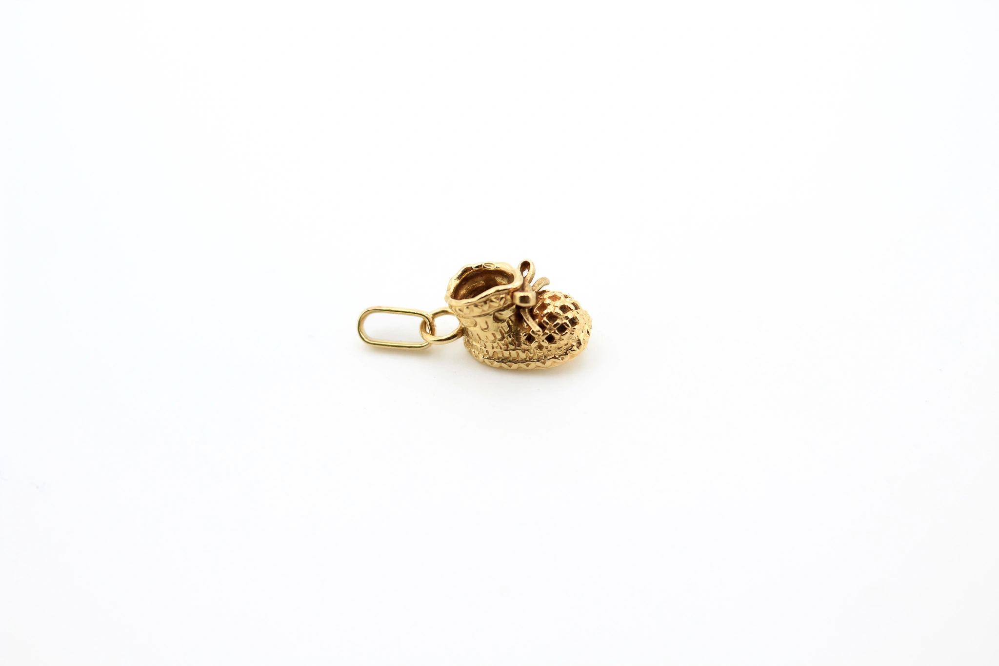 Colgante patuco de oro 18K