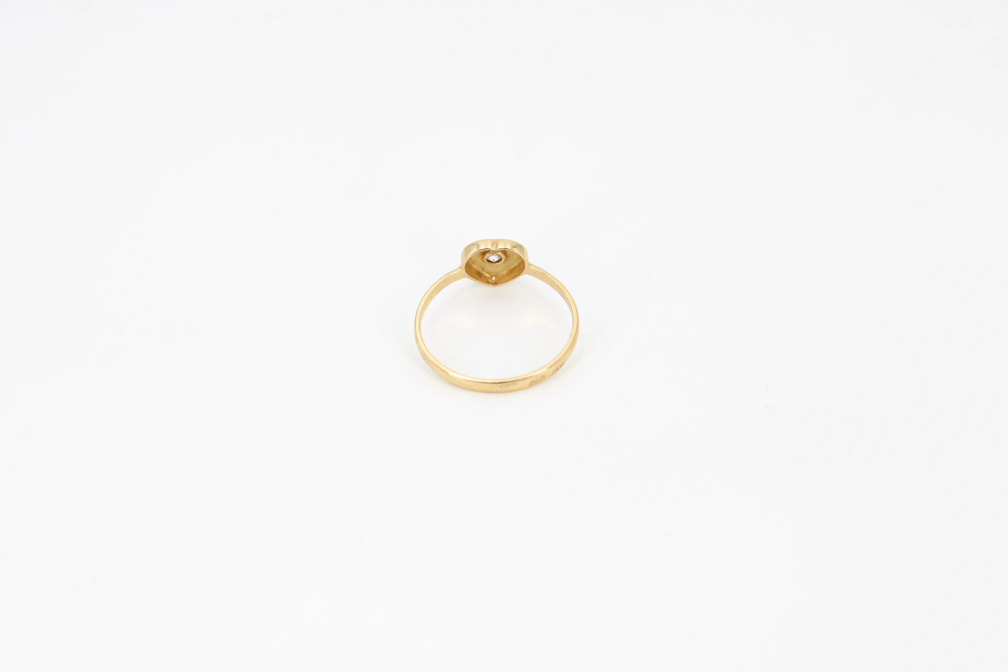 Anillo forma corazón de oro 18K — vista alternativa