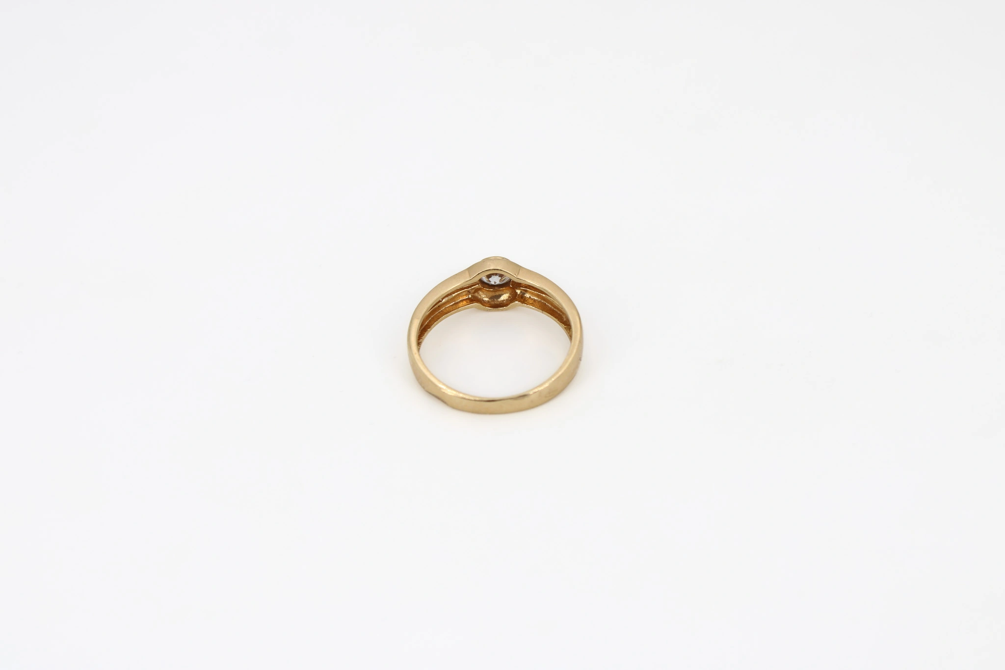Anillo solitario de oro 18K — vista alternativa