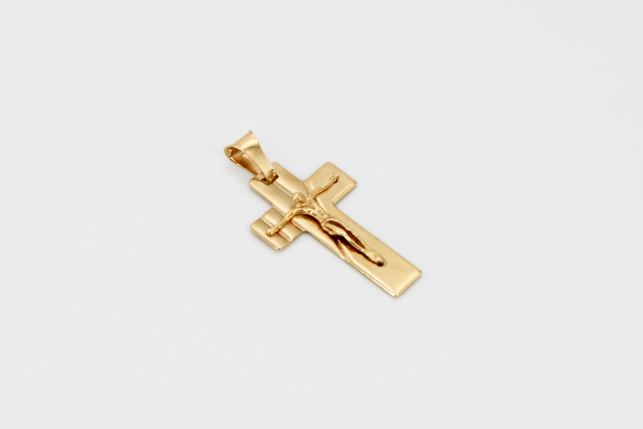 Cruz de oro de 18k con Cristo crucificado