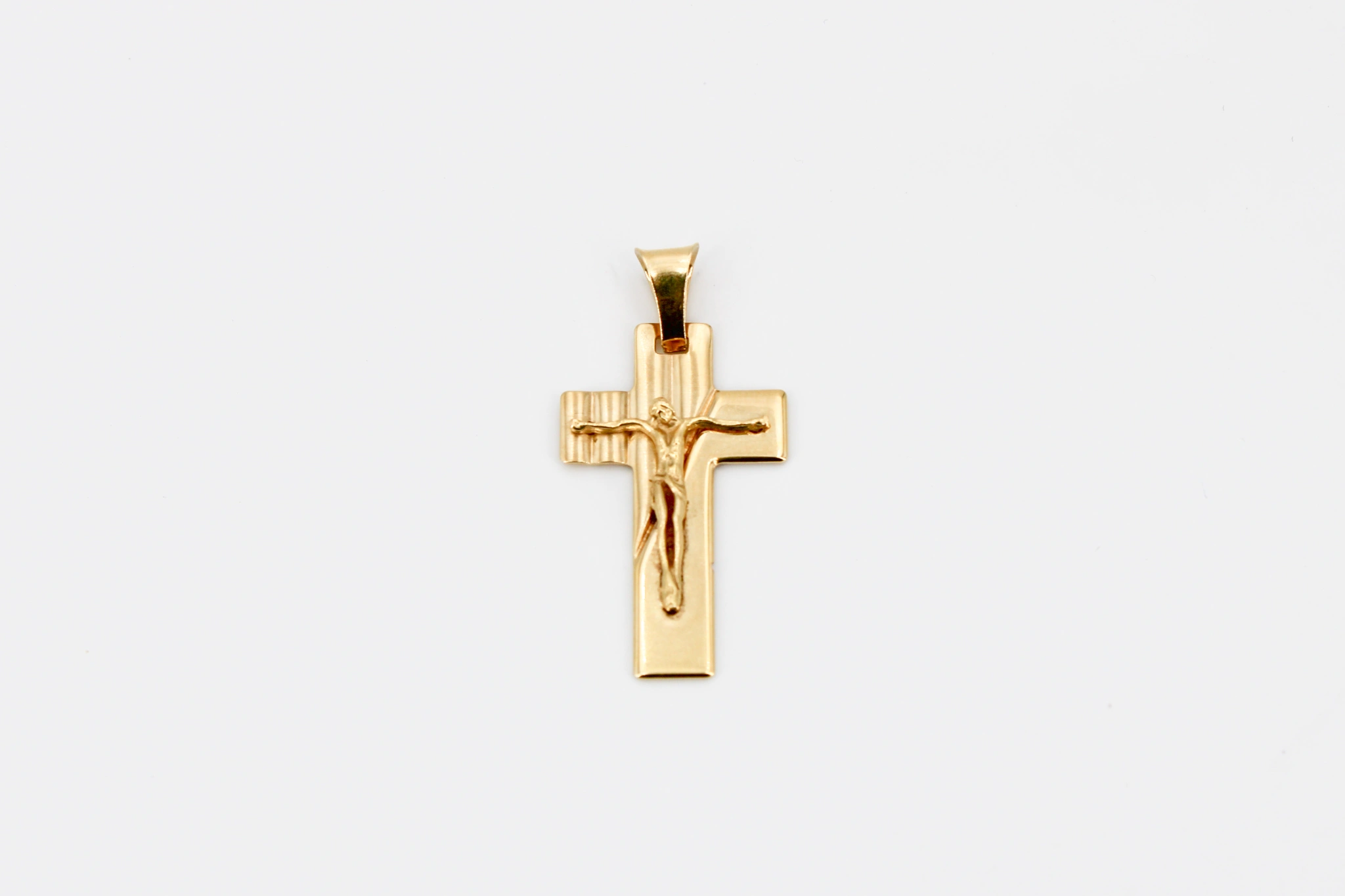 Cruz de oro de 18k con Cristo crucificado — foto 3