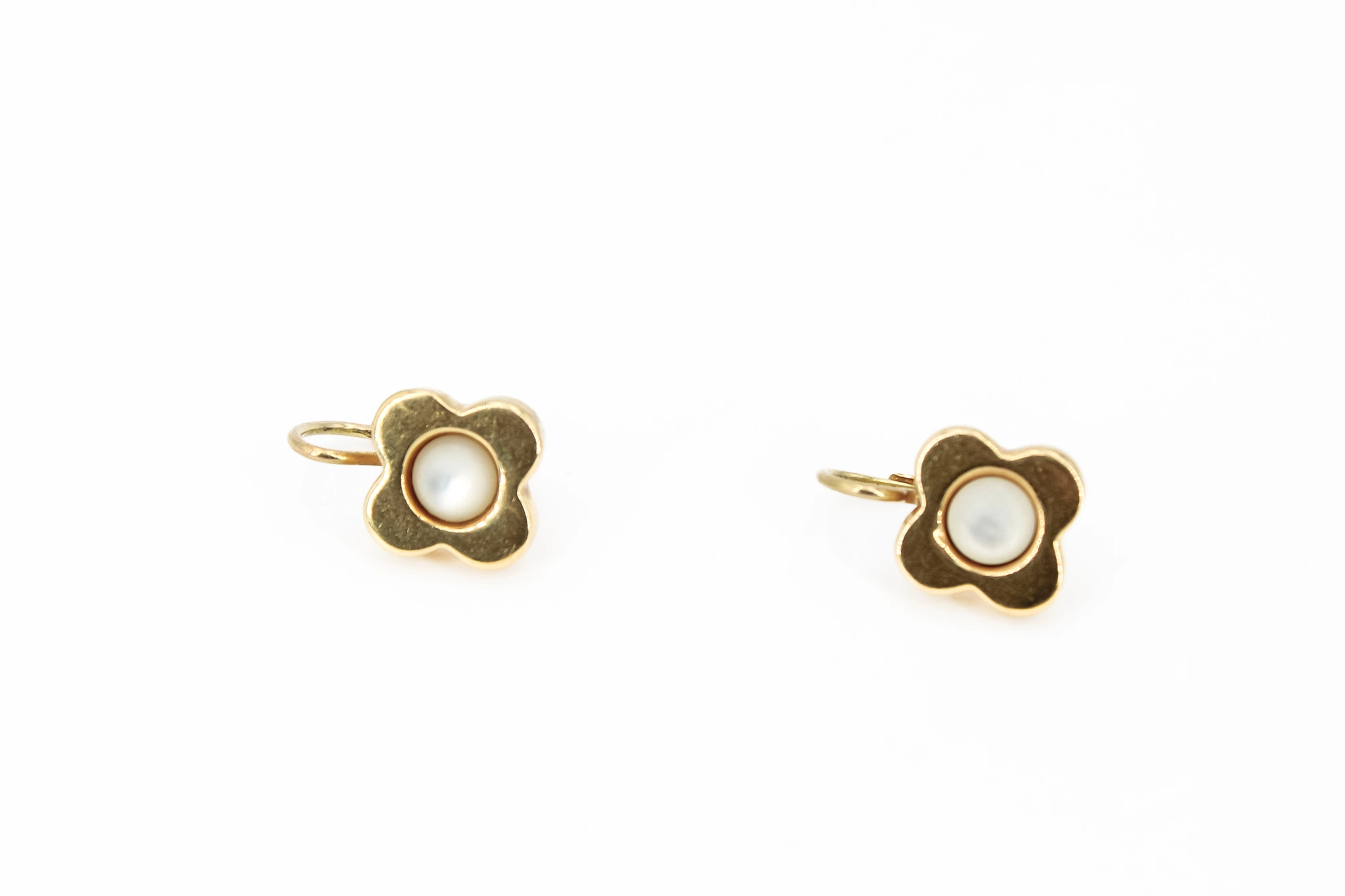 Pendientes forma de flor de oro 18K