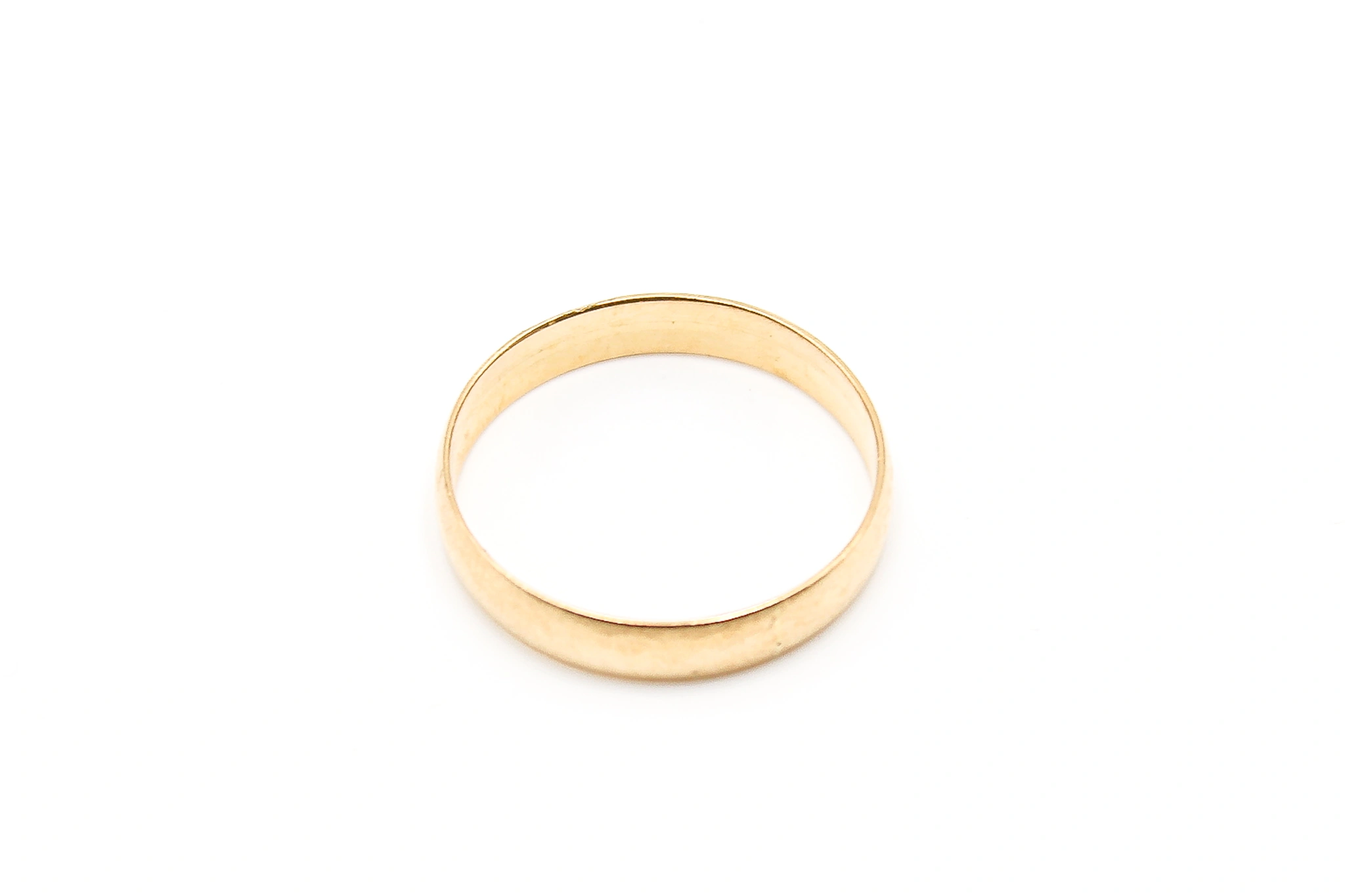Alianza de oro de 18k — vista alternativa