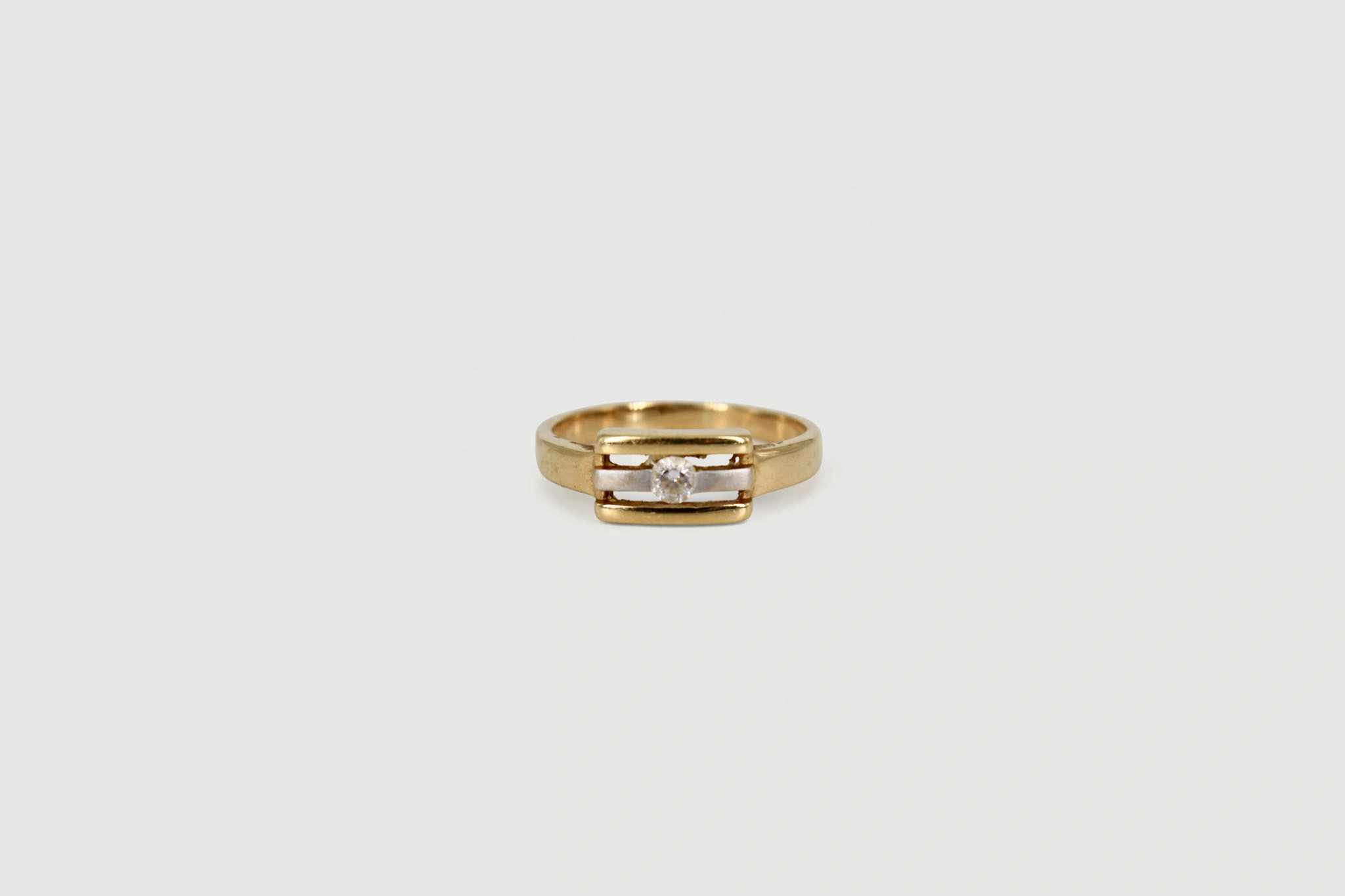 Solitario de oro combinado de 18k