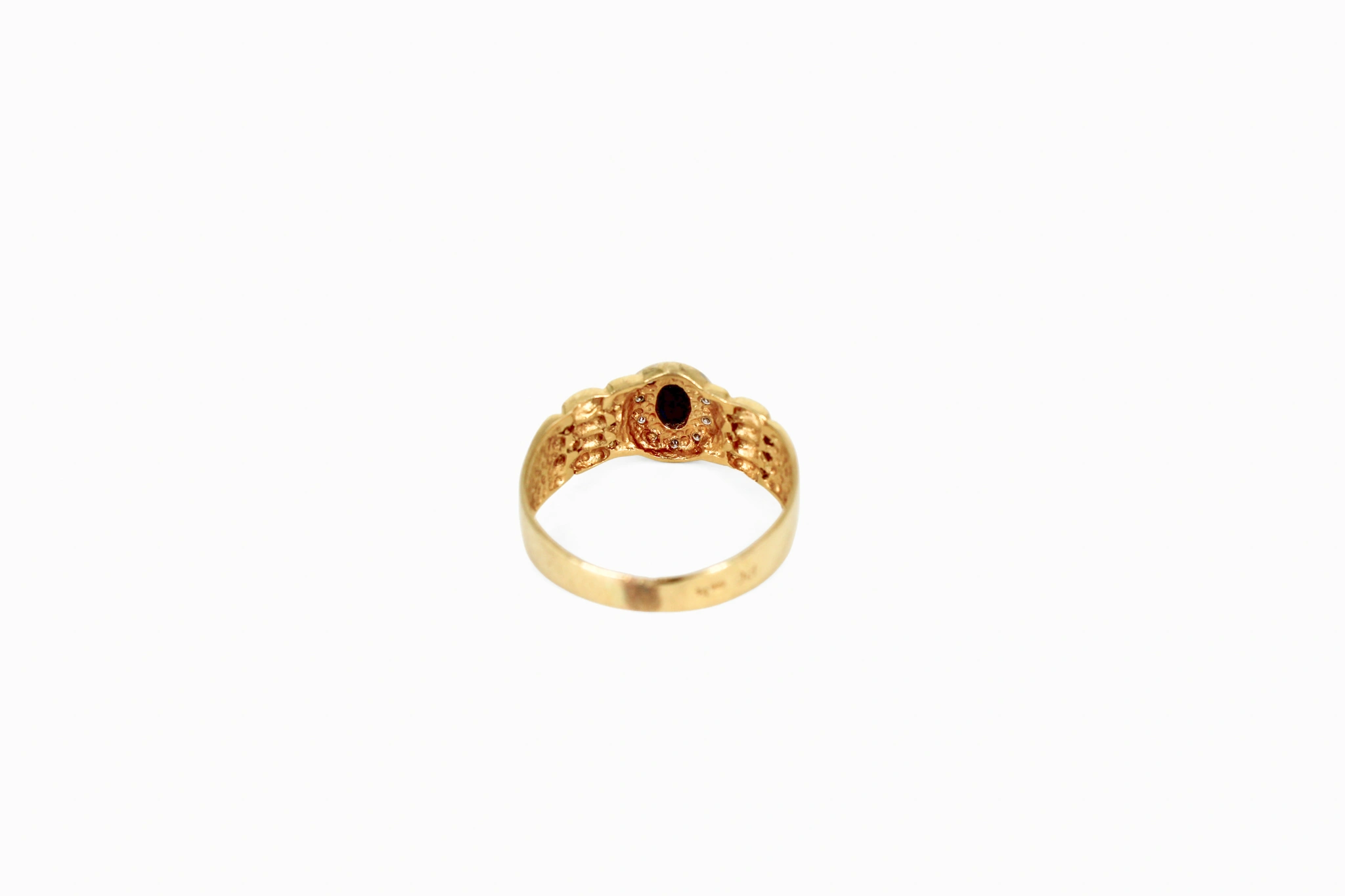 Solitario de oro de 18k con piedra negra ovalada y halo de circonitas — vista alternativa