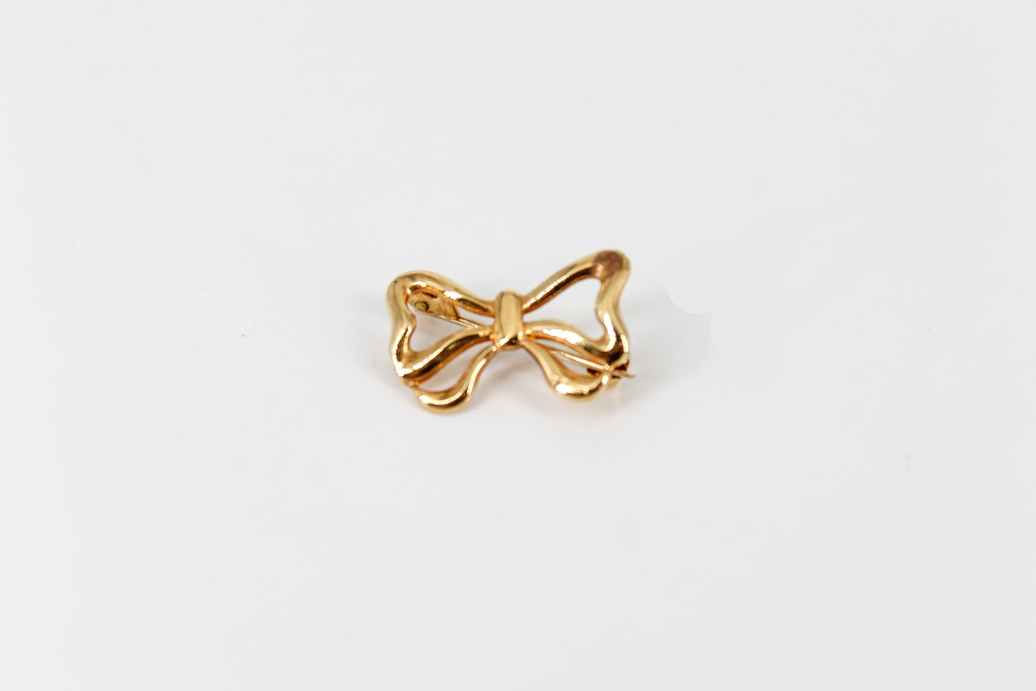 Alfiler de Lazo en Oro de 18K