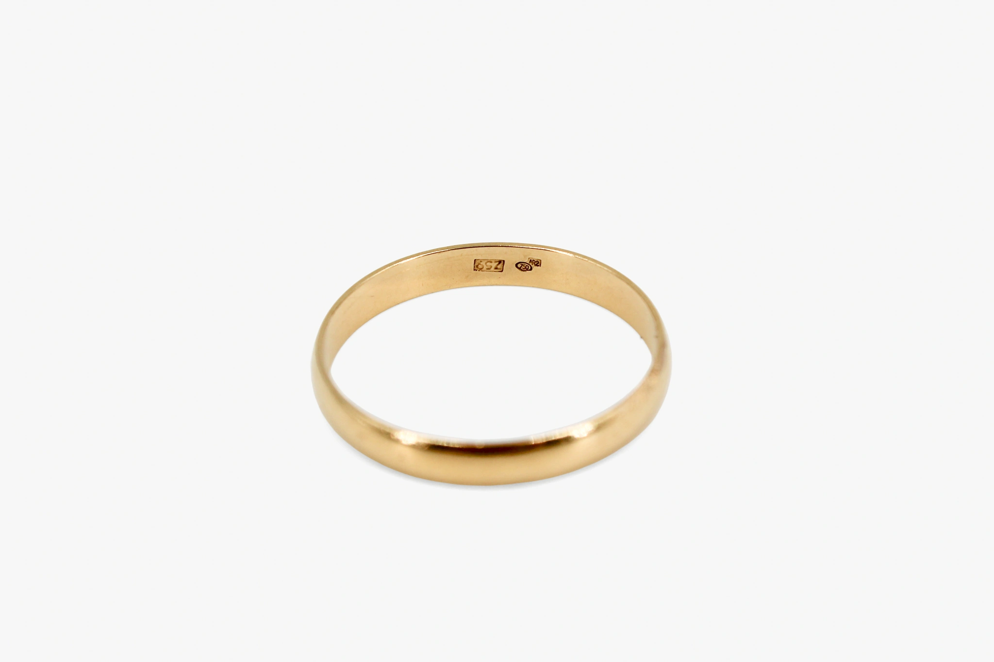 Alianza de oro de 18k — vista alternativa
