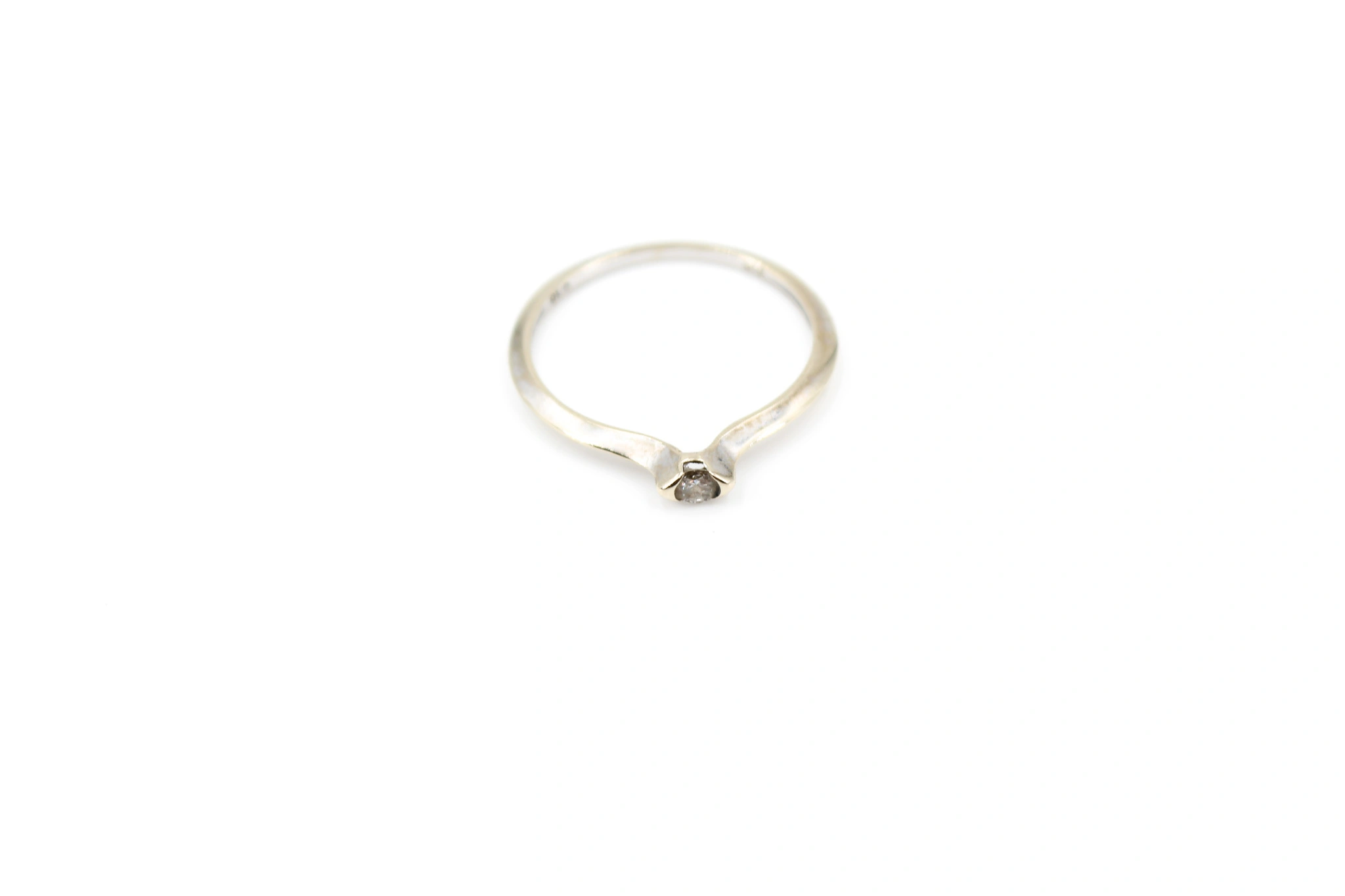 Alianza de oro blanco 18K