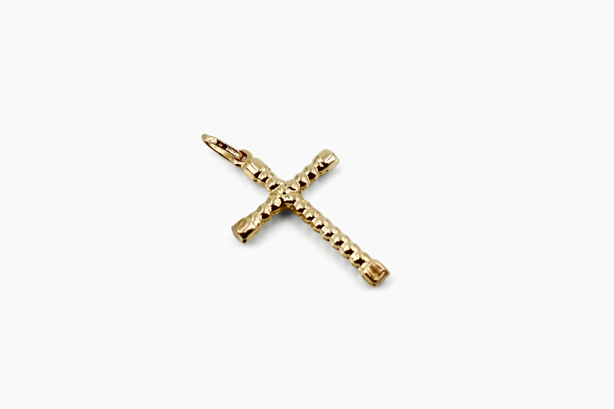 Cruz de oro de 18k martillada