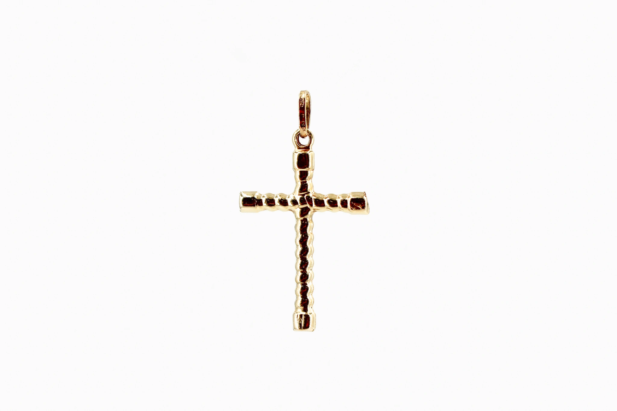Cruz de oro de 18k martillada — foto 3