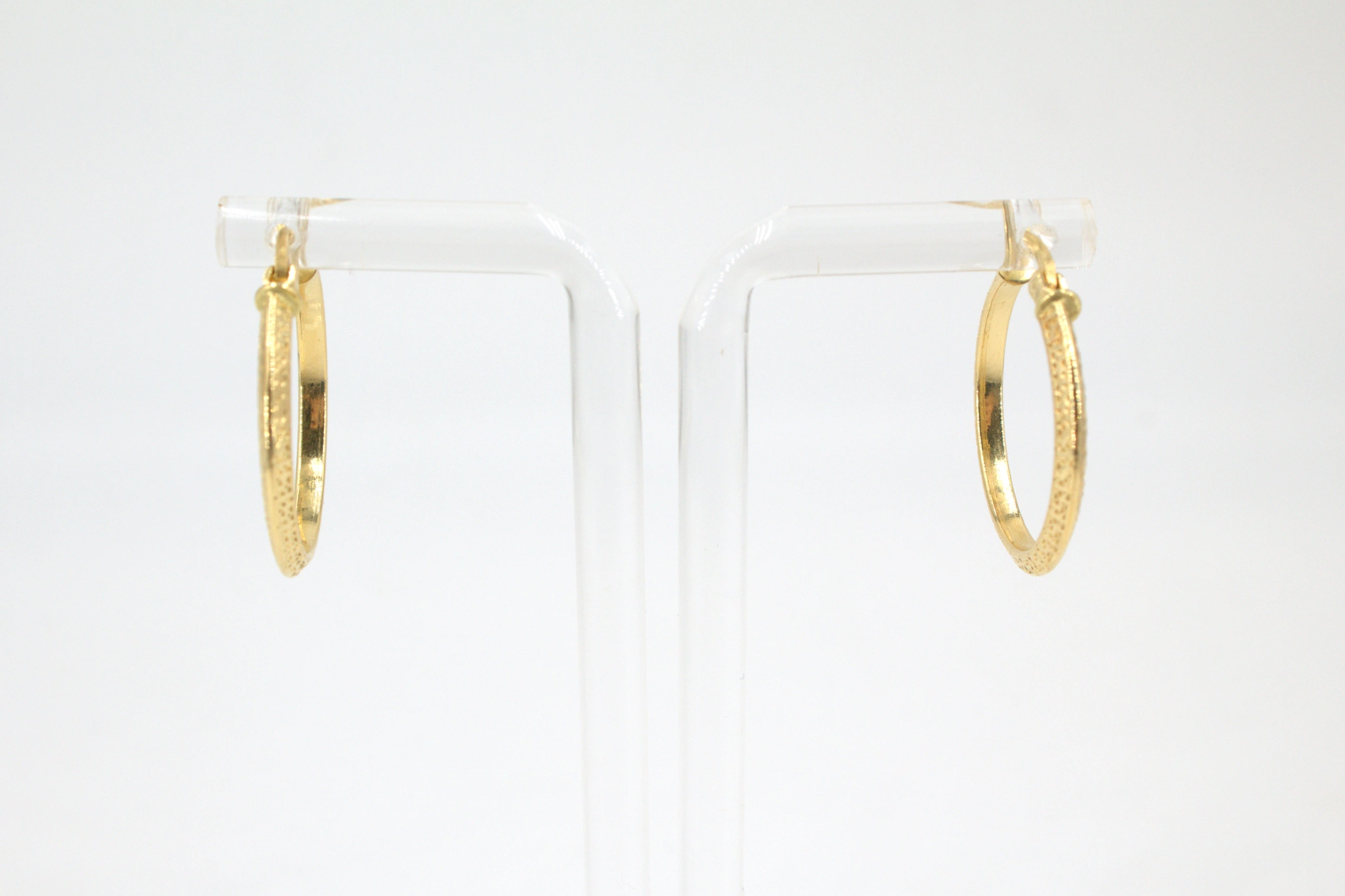 Aros de oro amarillo 18k texturizados 20x20mm — foto 3