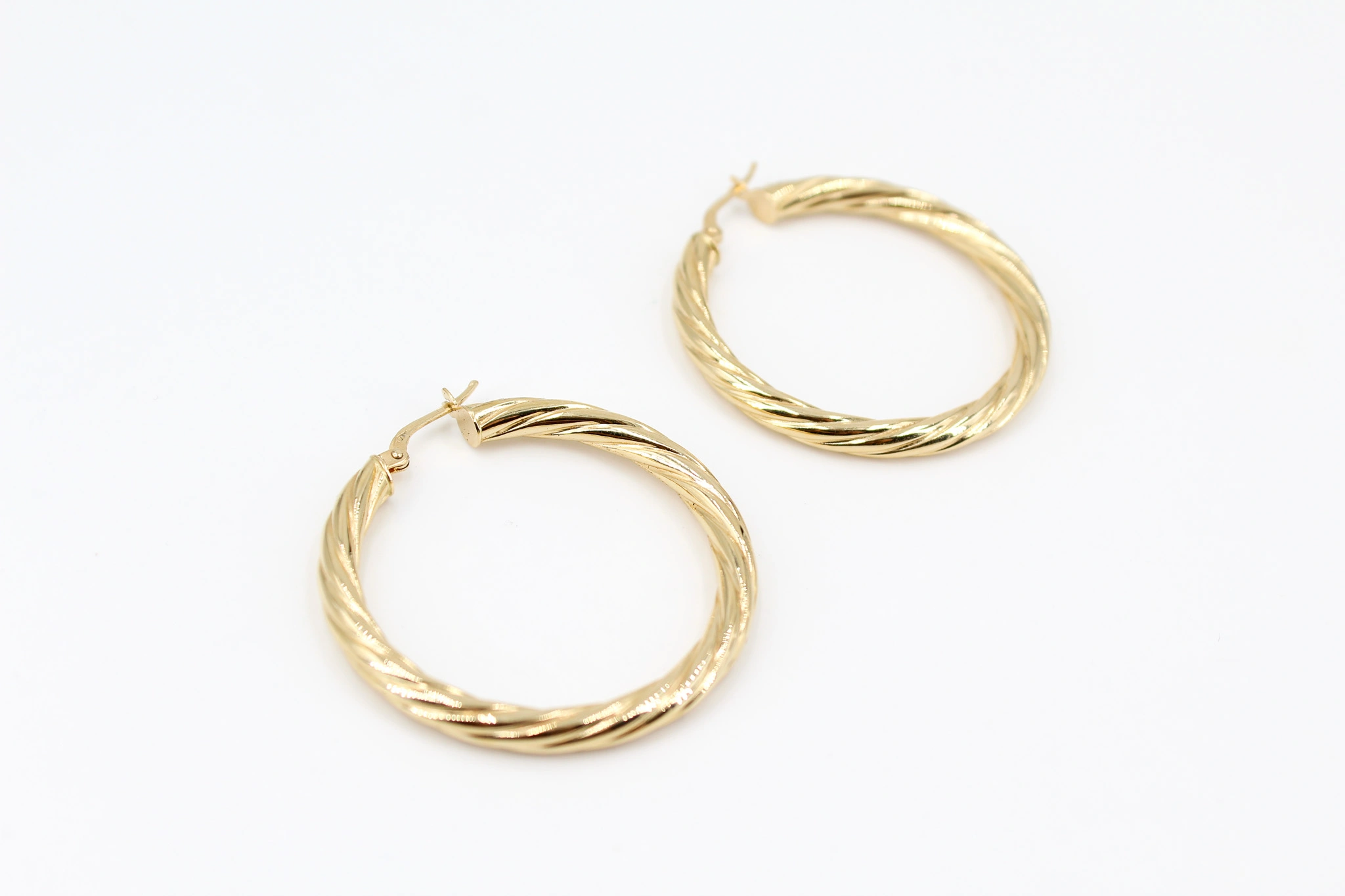 Pendientes aro texturizado de oro 18K — foto 3