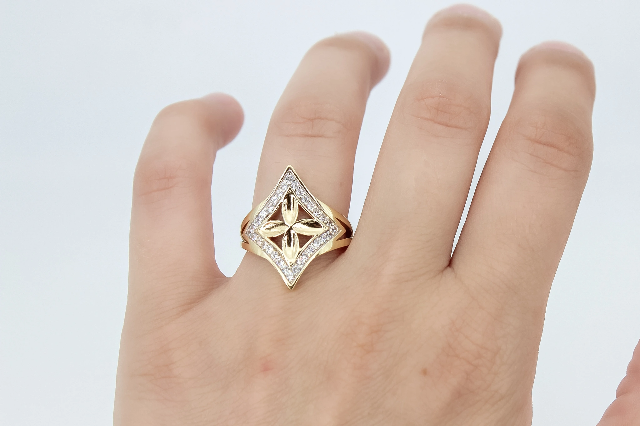 Anillo de oro rombo con cruz 18K — foto 3