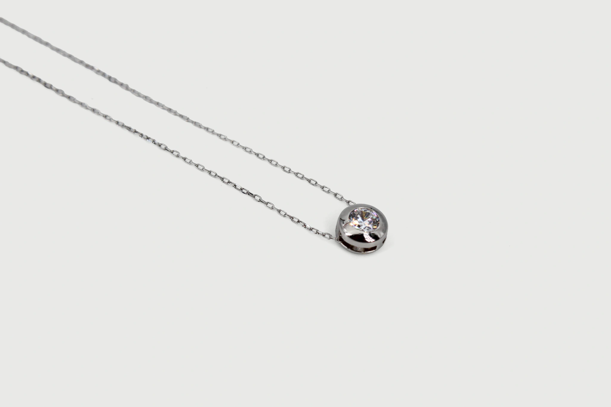 Collar de oro blanco de 18k con circonita — vista alternativa