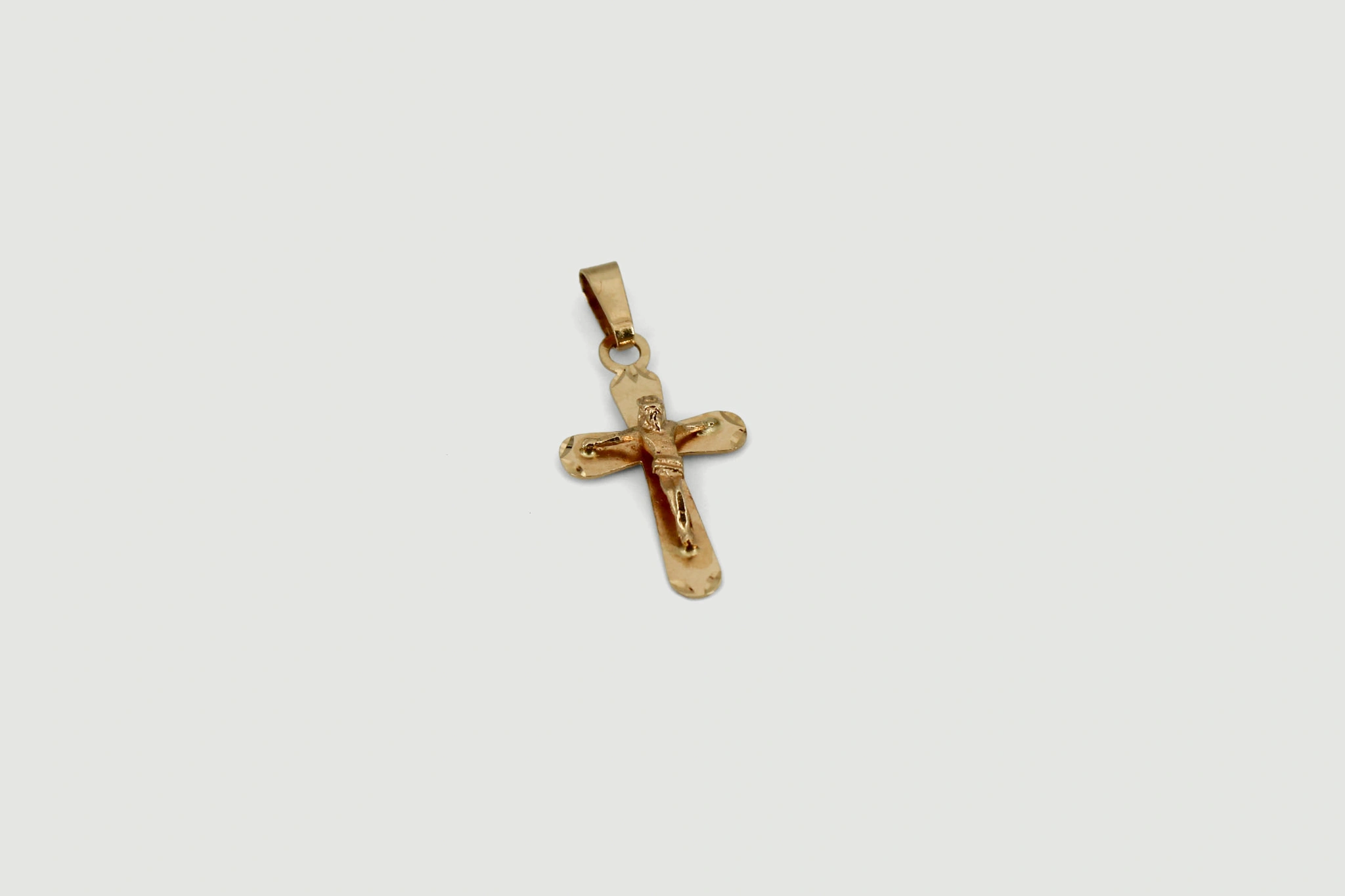 Cruz de oro de 18k con Cristo crucificado