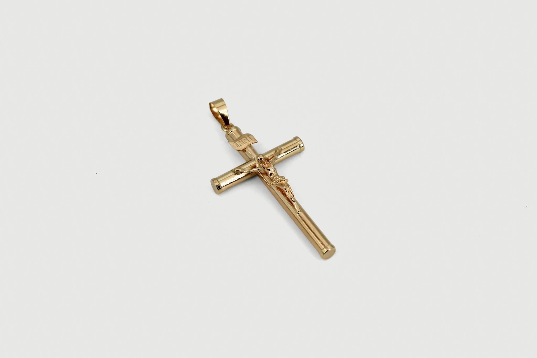 Cruz de oro de 18k con Cristo