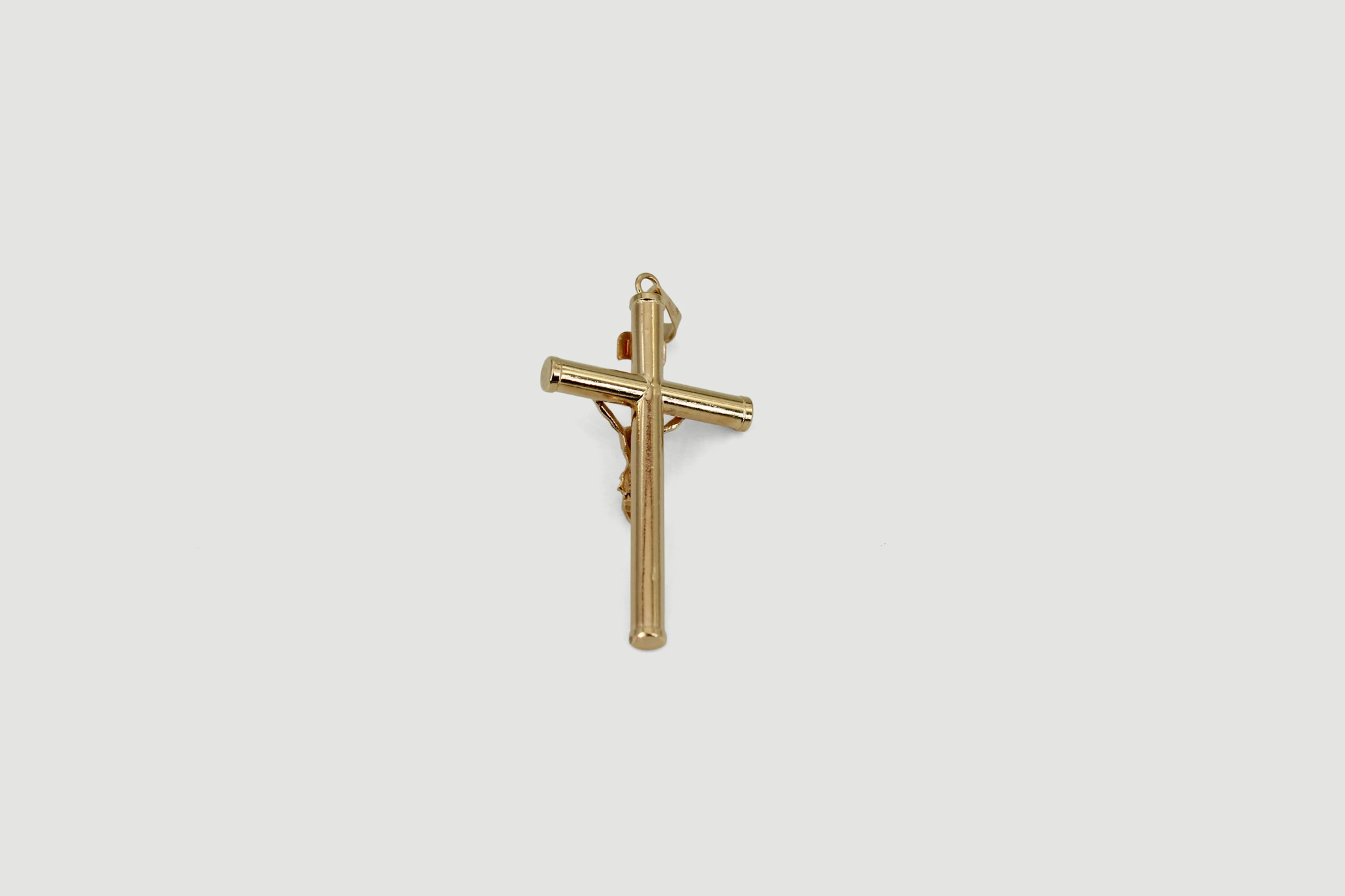 Cruz de oro de 18k con Cristo — vista alternativa