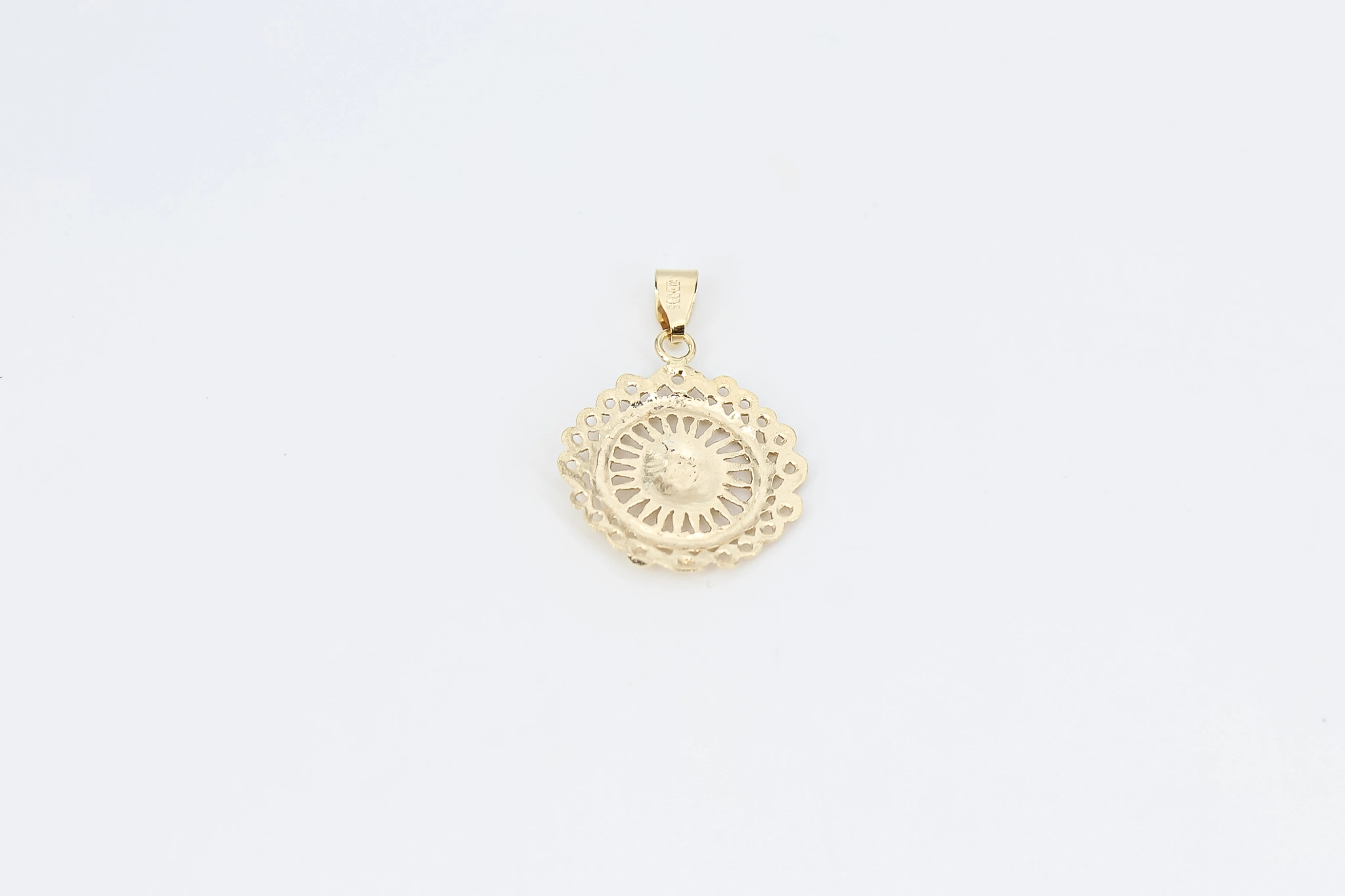 Colgante de oro 18K diseño radiante calado — vista alternativa