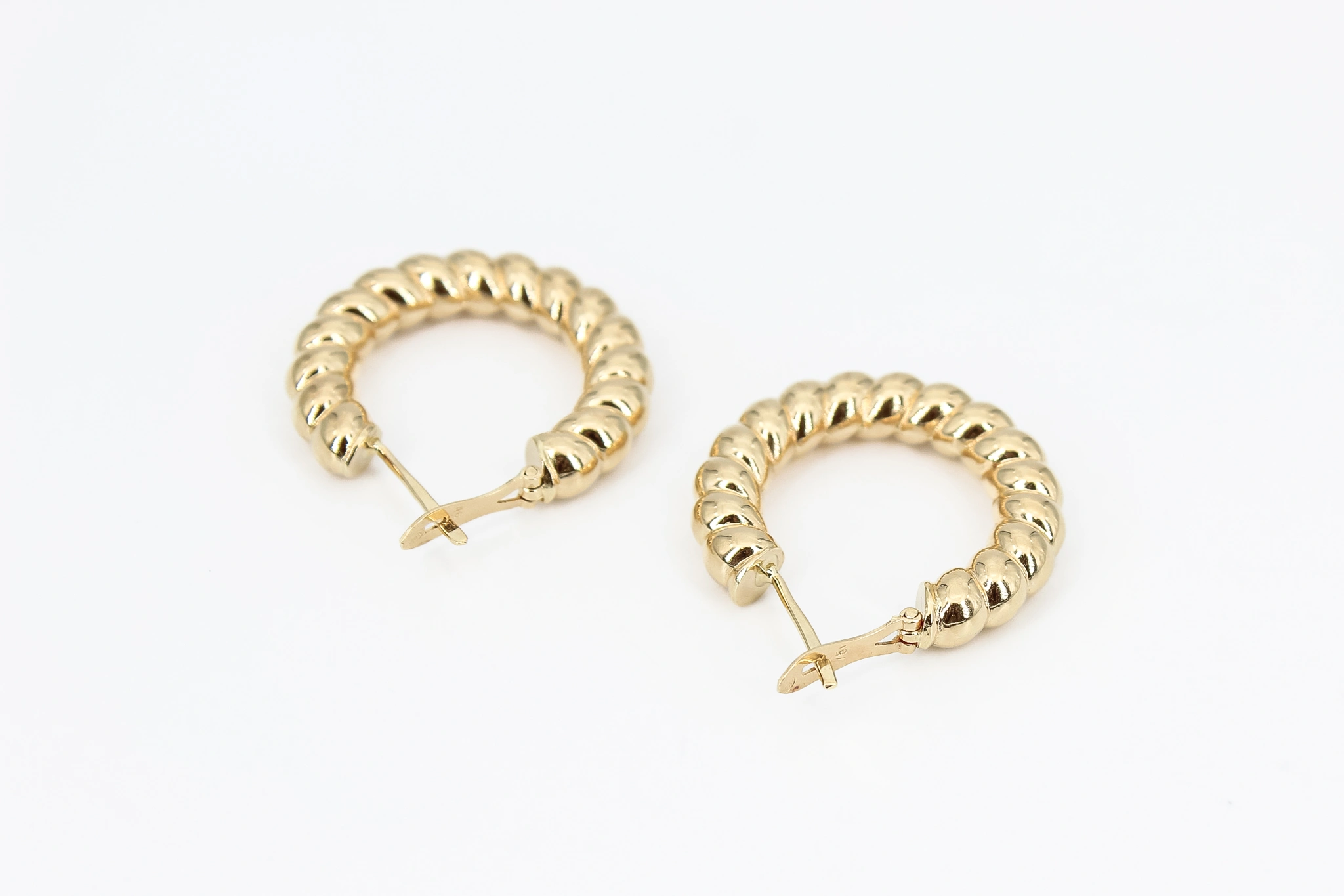 Pendientes aro de oro 18K texturizado — vista alternativa