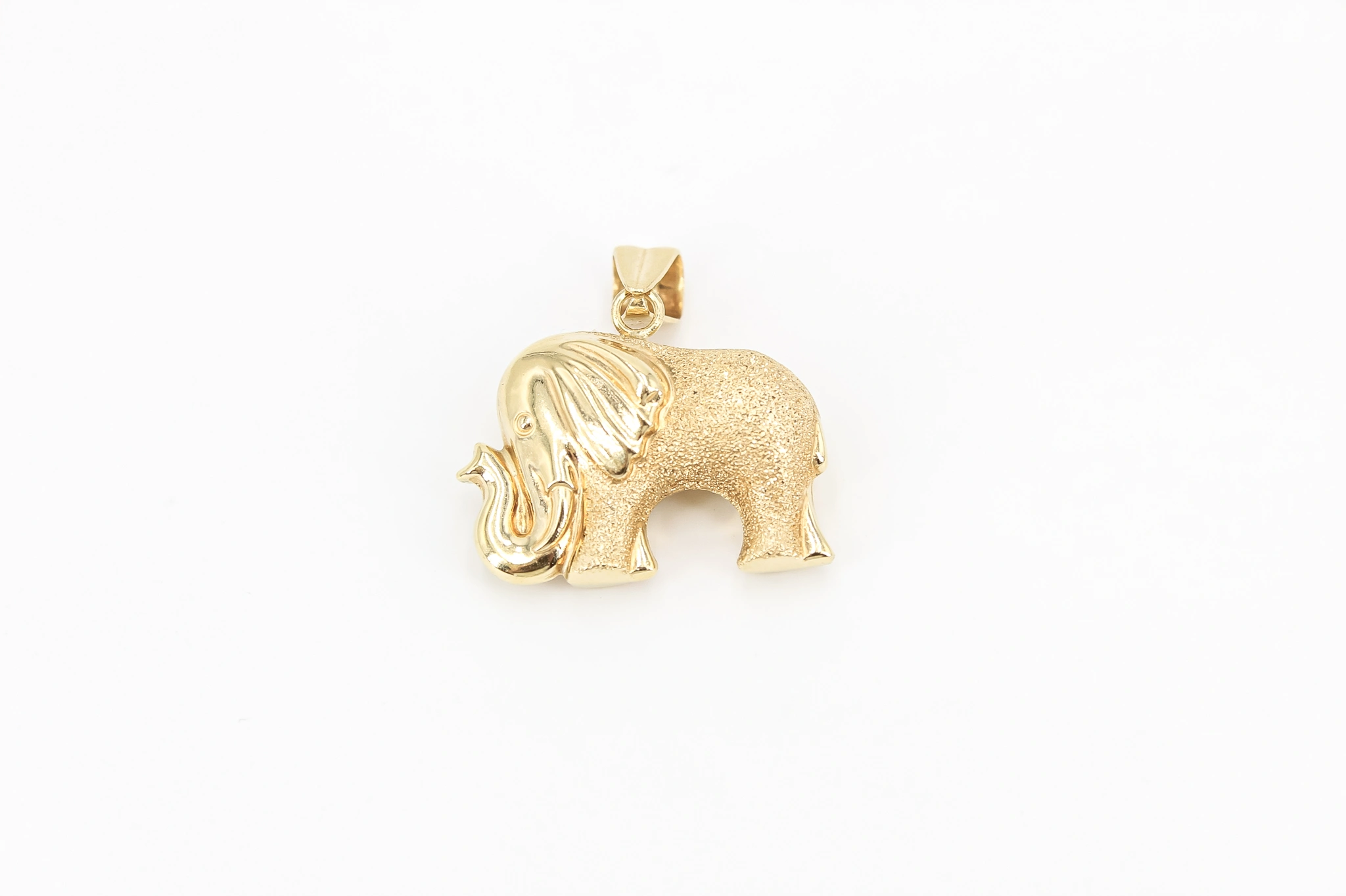 Colgante forma de elefante de oro 18K
