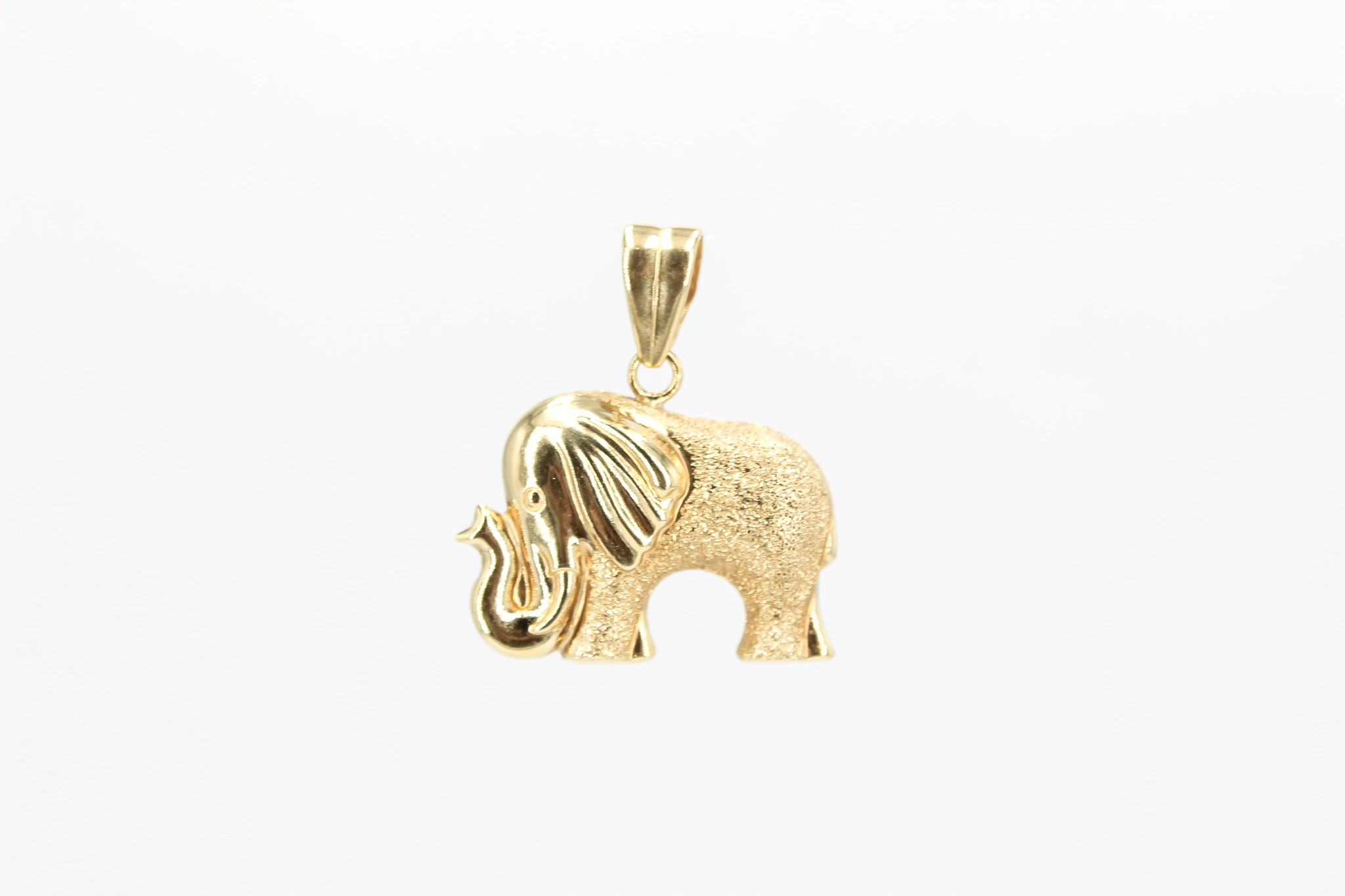 Colgante forma de elefante de oro 18K — vista alternativa