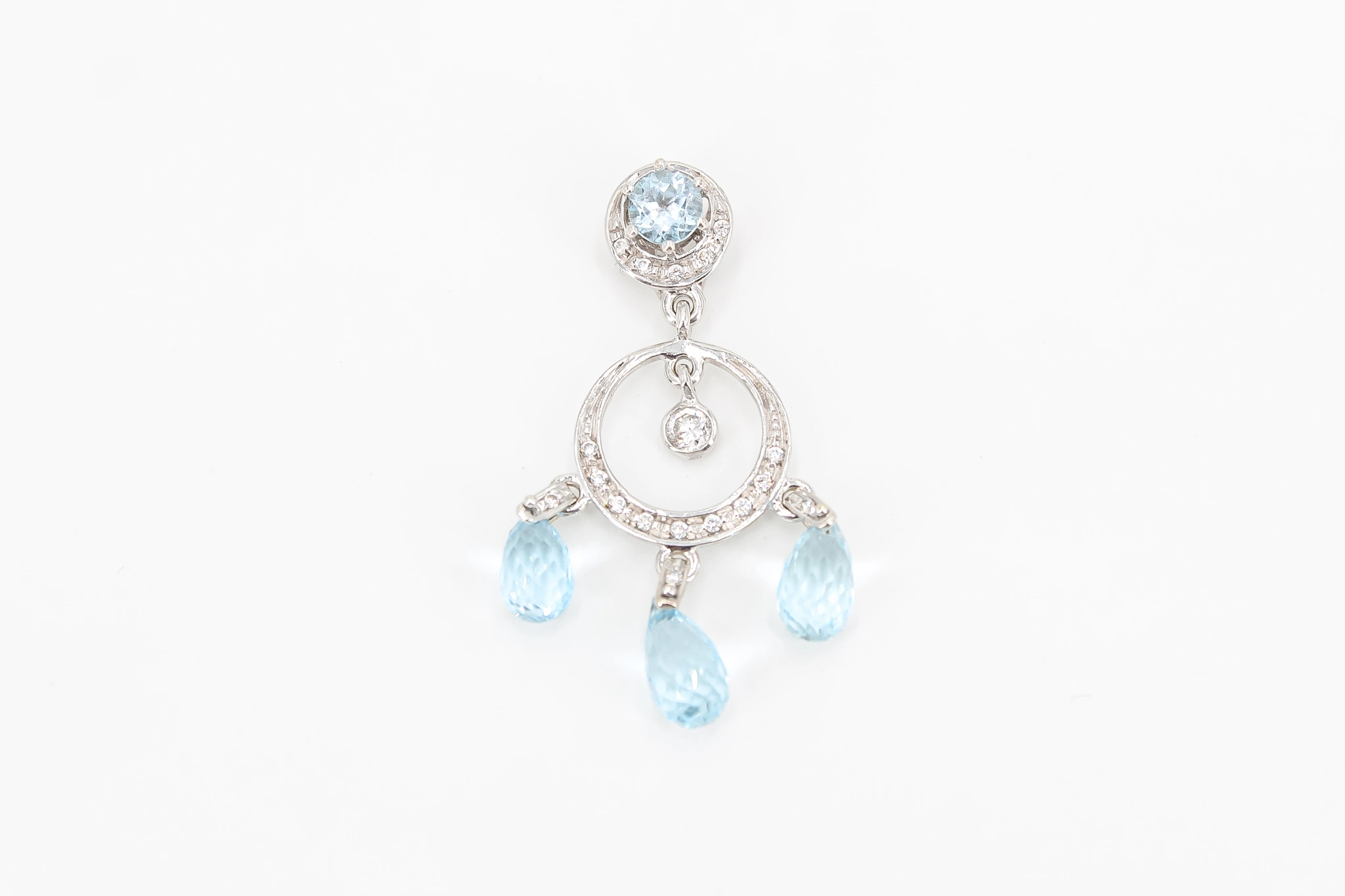 Colgante de oro blanco 18K