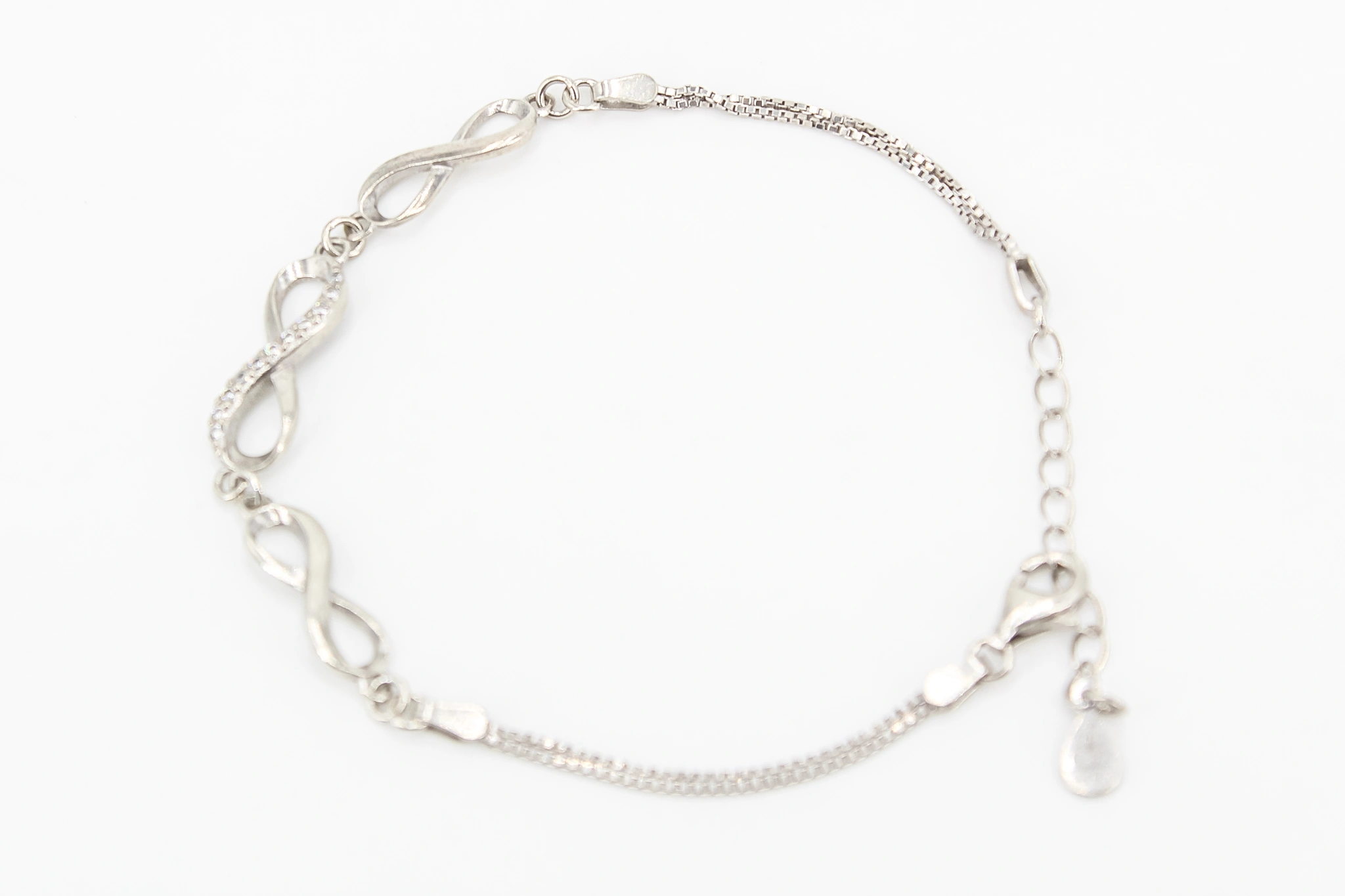 Pulsera de plata 925 con infinitos y circonitas