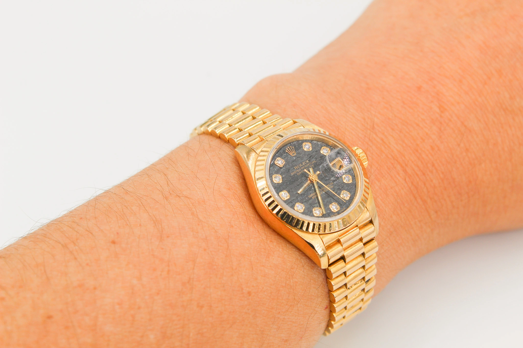Reloj automático de oro de 18k con diamantes Royal Hysteria — foto 3