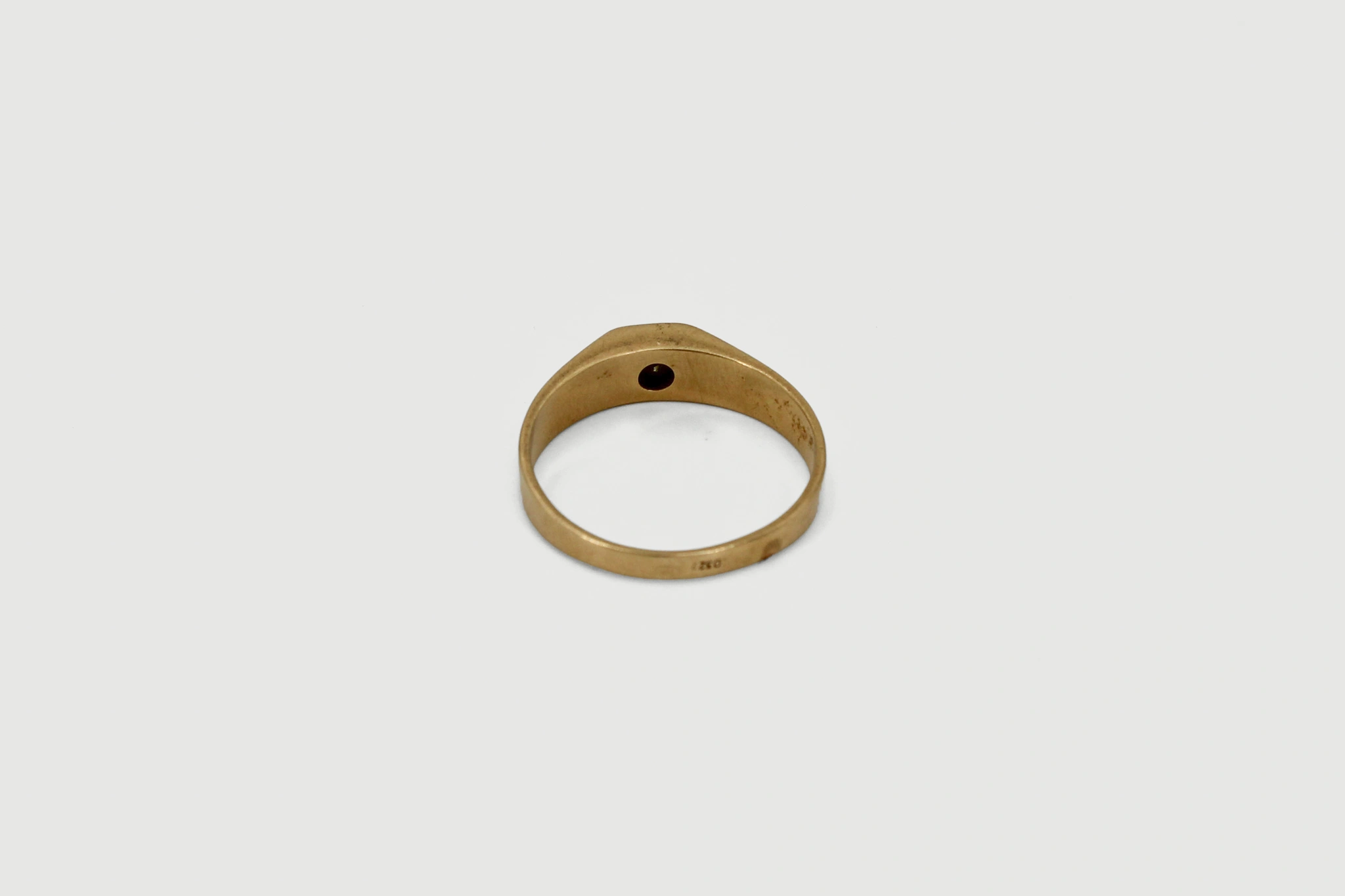 Solitario de oro de 18k con circonita — vista alternativa