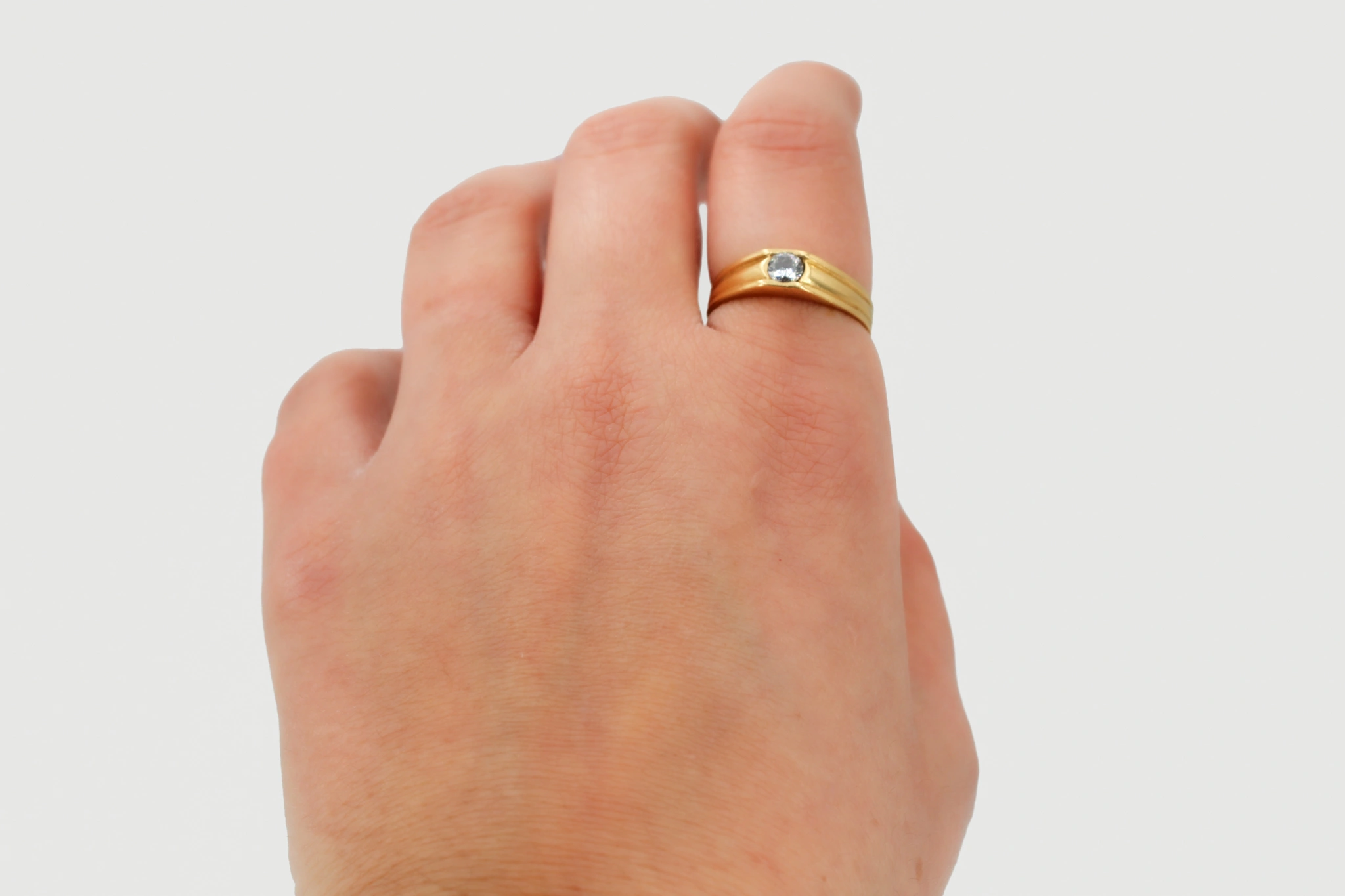 Solitario de oro de 18k con circonita — foto 3