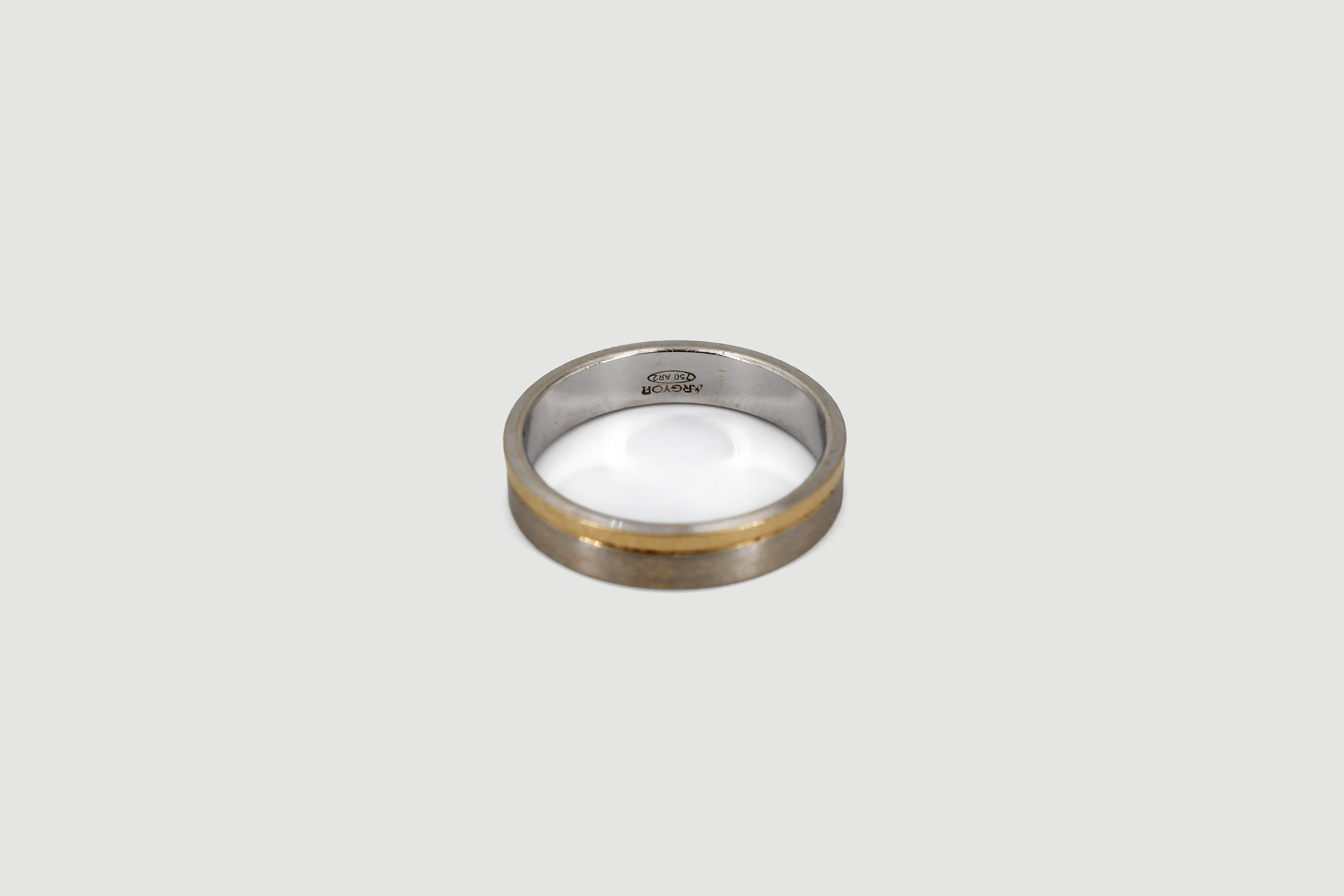 Alianza de oro combinado de 18k — vista alternativa