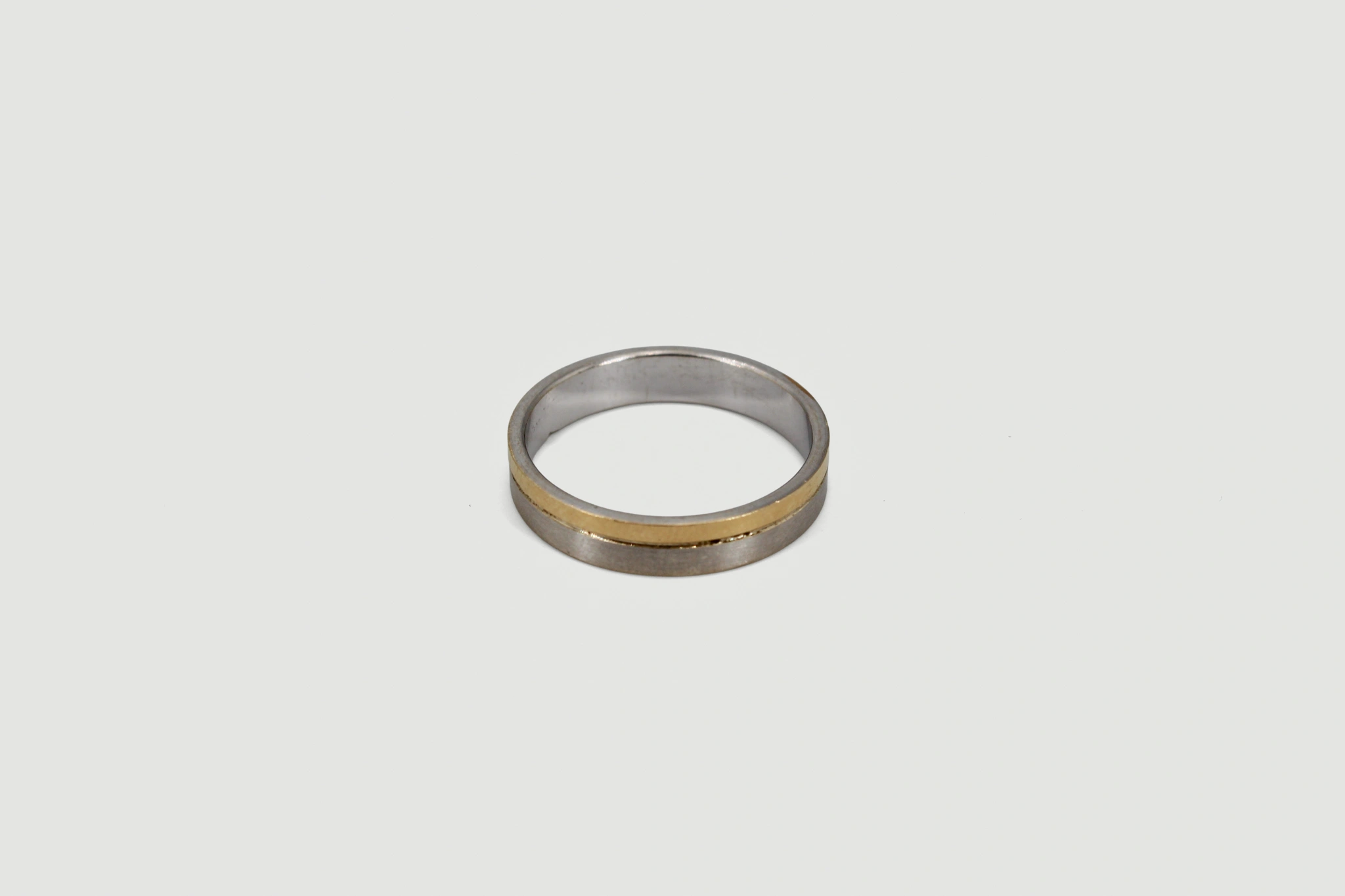 Alianza de oro combinado de 18k