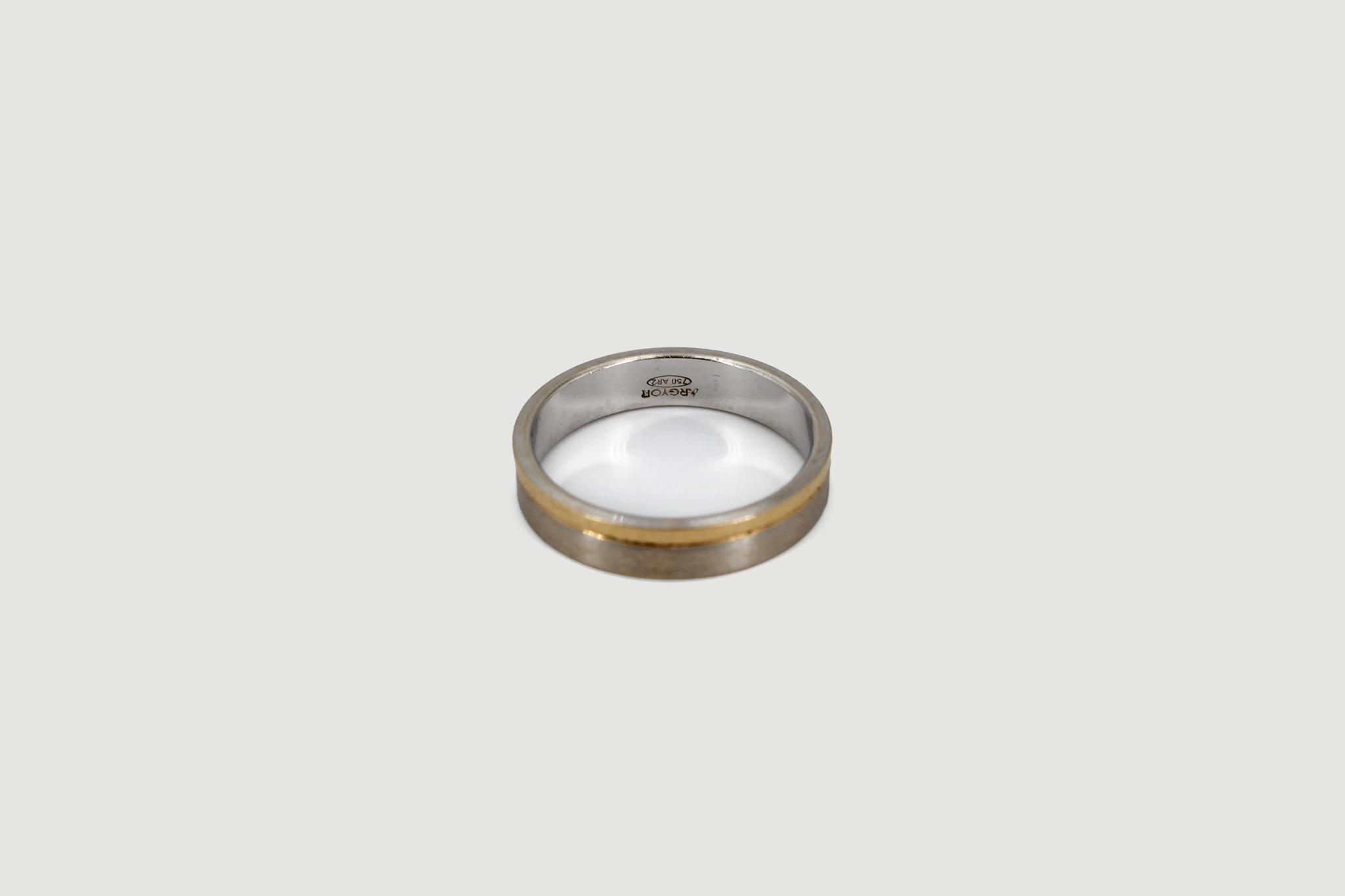 Alianza de oro combinado de 18k — vista alternativa