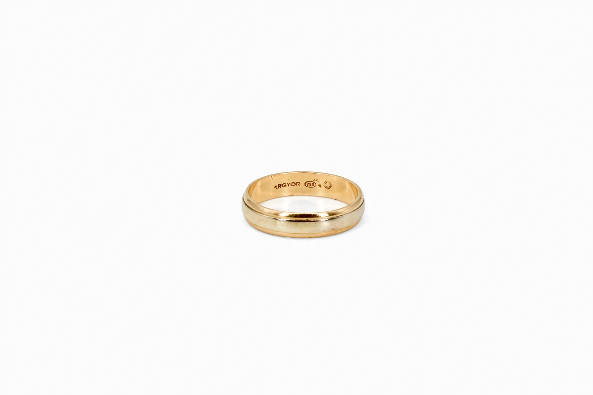 Alianza de oro de 18k