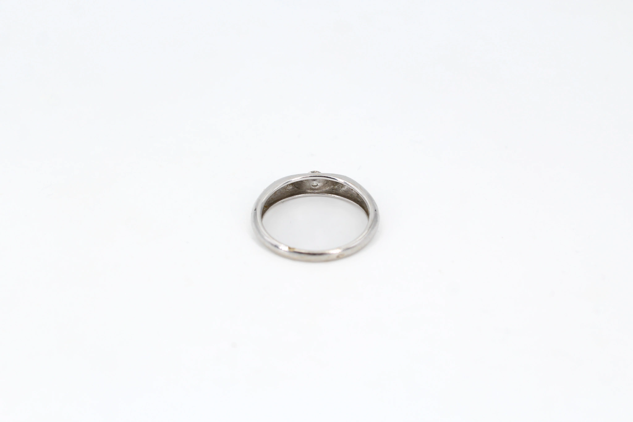 Solitario de oro blanco 18K — vista alternativa