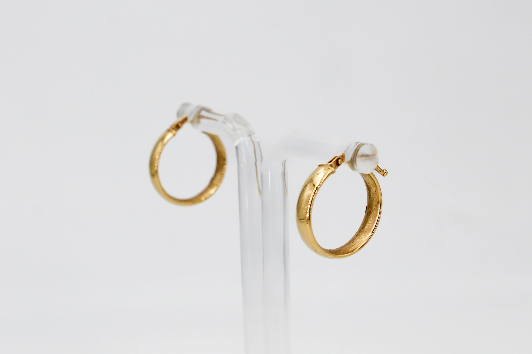 Aros de oro 18k clásicos — vista alternativa