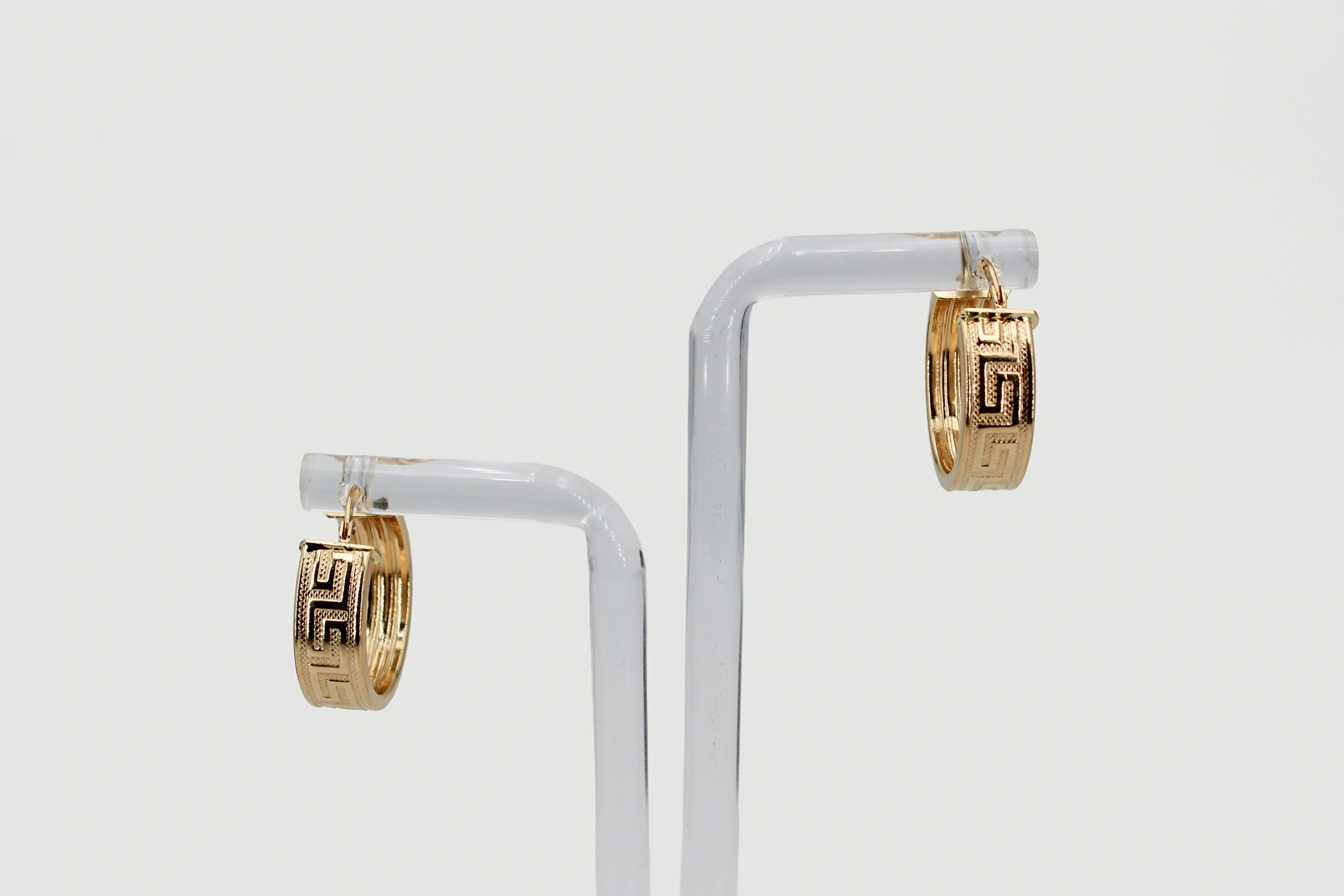 Aros de oro de 18k con patrón griego — vista alternativa