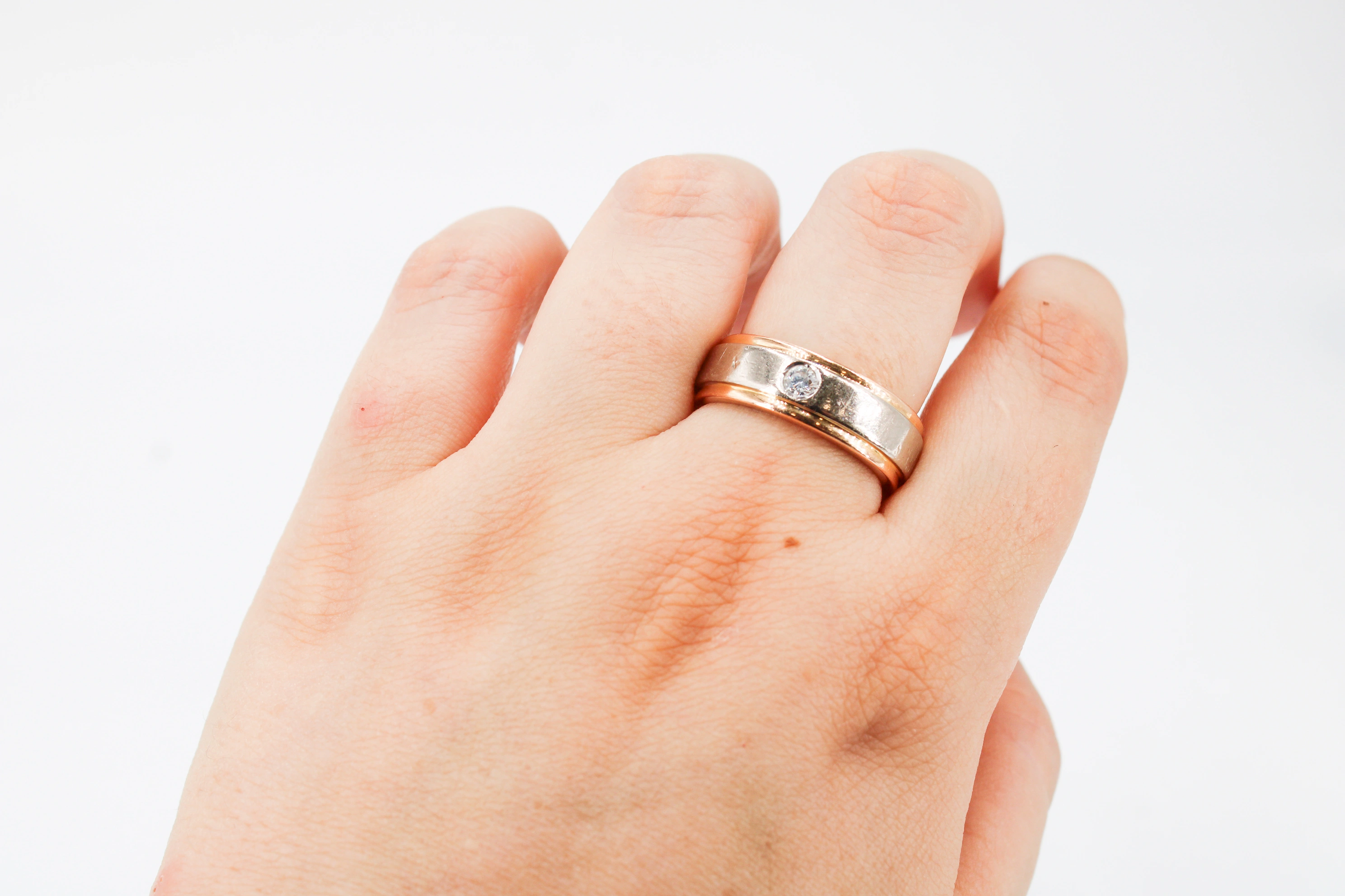 Alianza de oro combinado de 18k con diamantes — foto 3