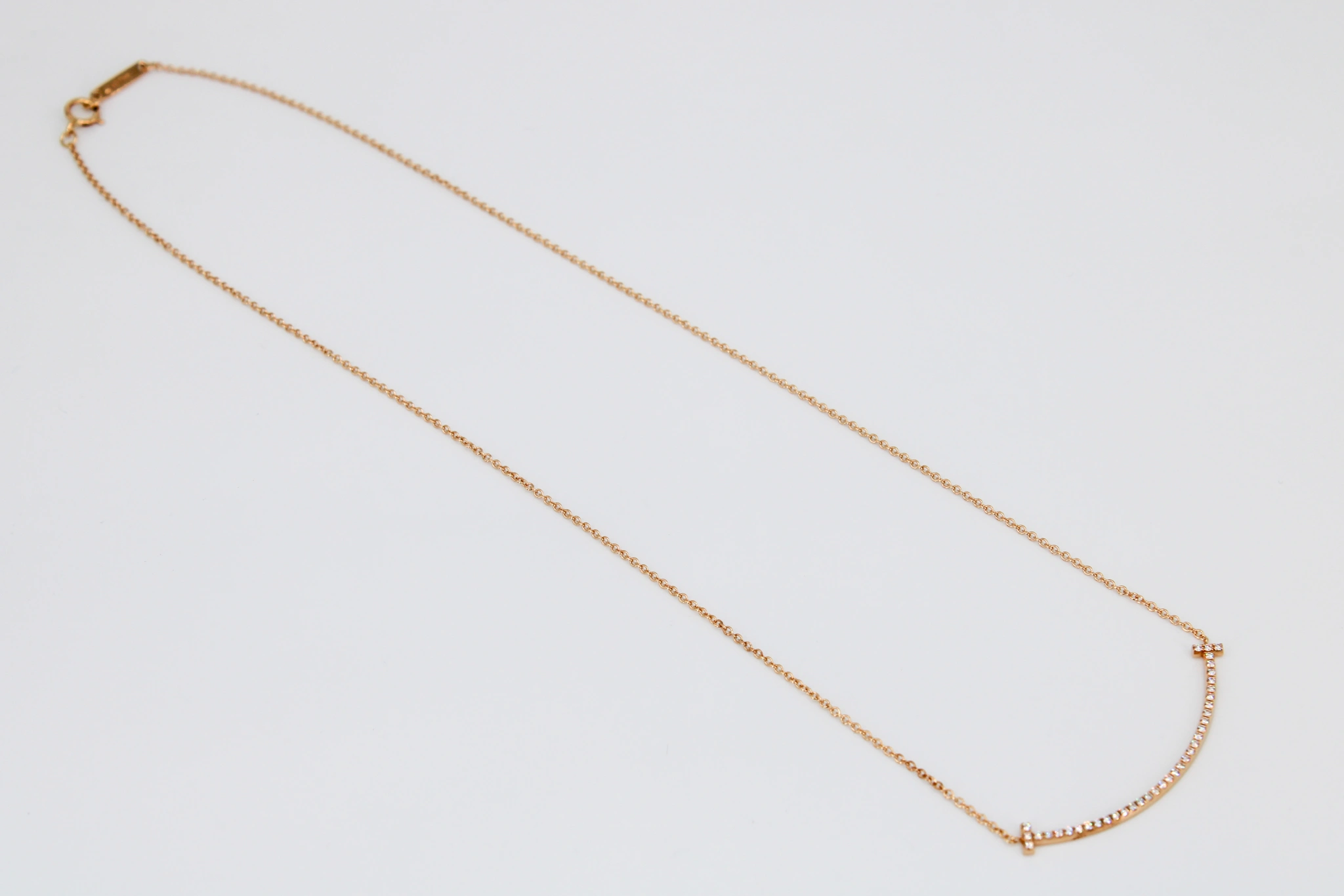 Collar de oro rosa de 18k con diamantes