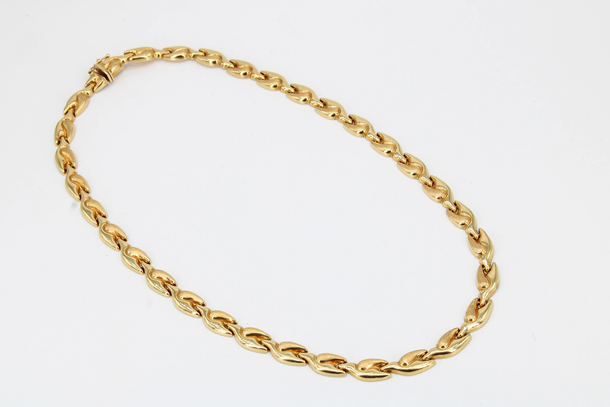 Gargantilla de oro de 18k eslabones entrelazados — foto 3
