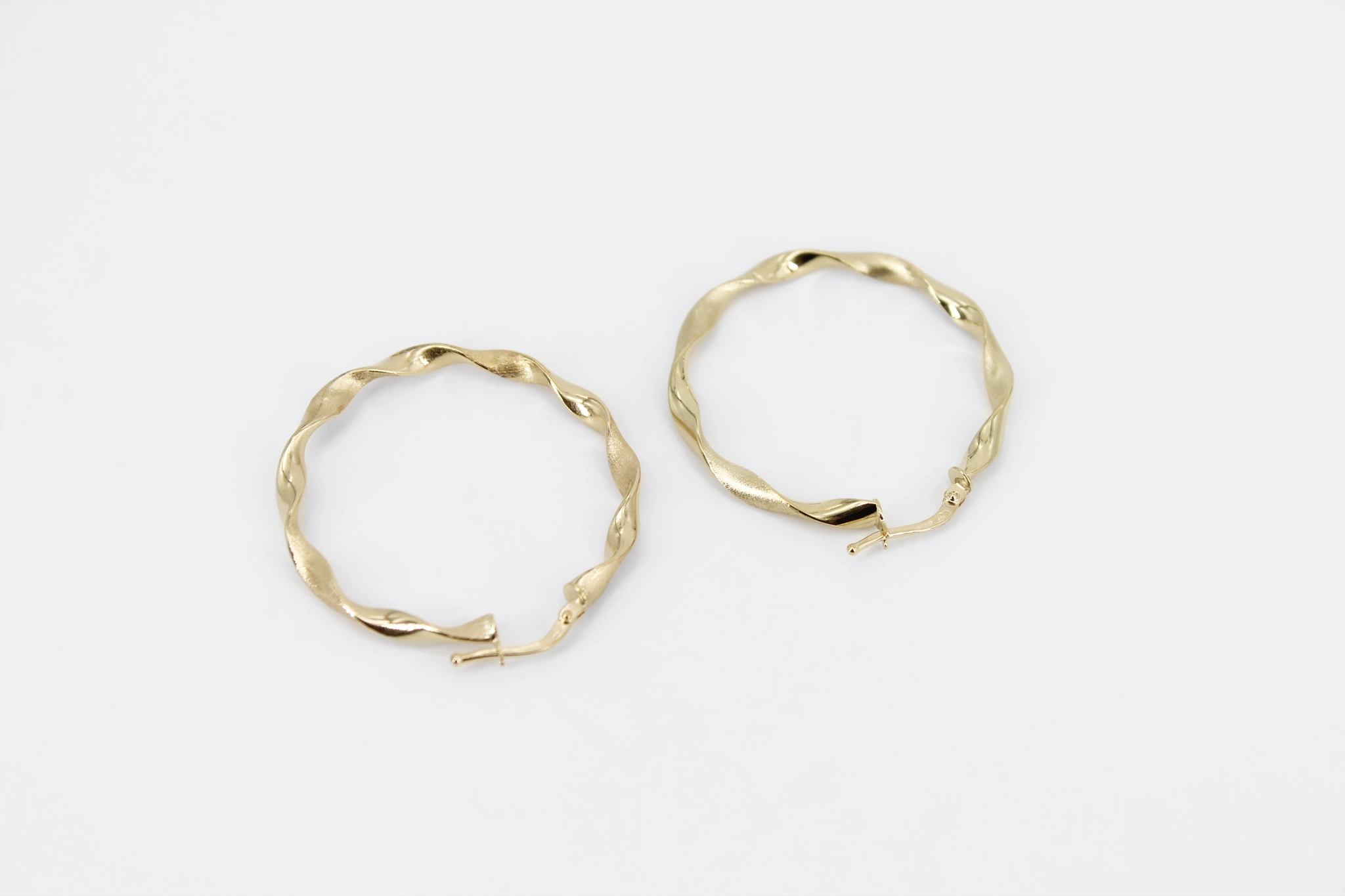 Pendientes aro trenzado de oro 18K — vista alternativa