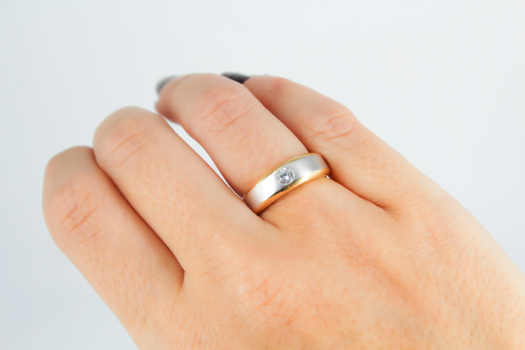 Solitario de oro combinado de 18k con diamantes — foto 3
