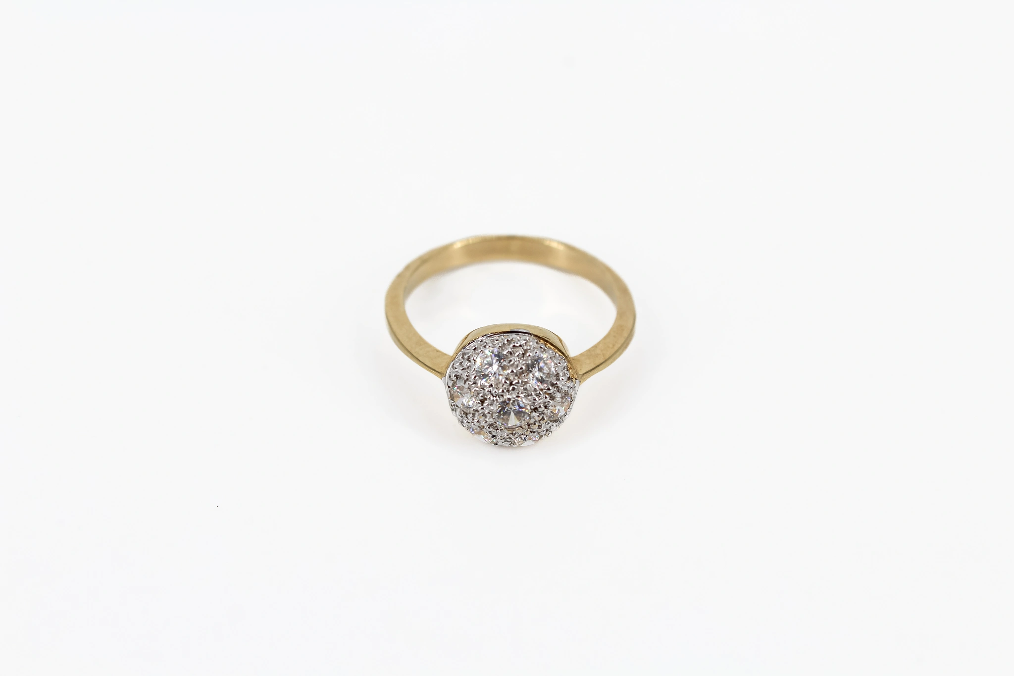 Anillo de oro 18K con circonita ovalada