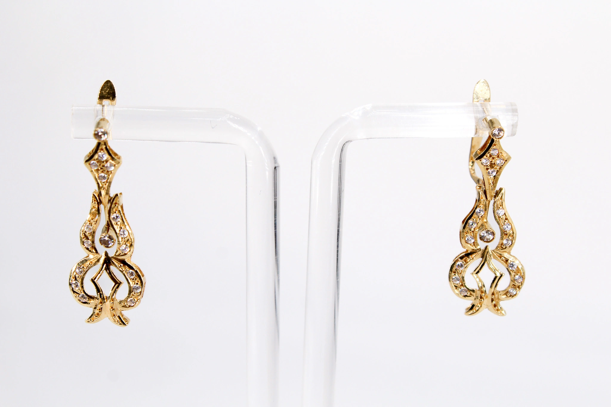 Pendientes calados de oro 18K con circonitas — vista alternativa