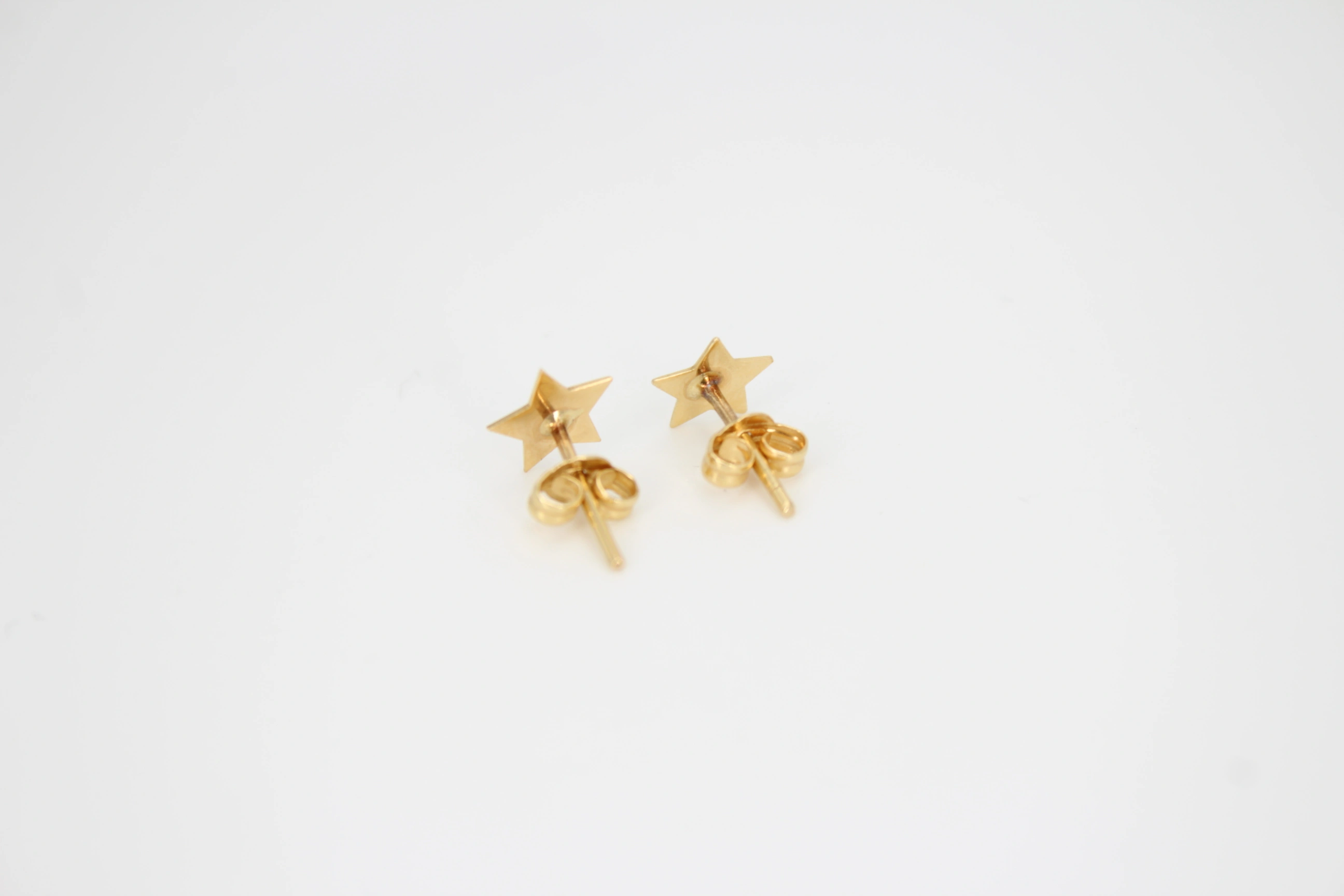 Pendientes de oro de 18k con forma de estrella de cinco puntas — vista alternativa