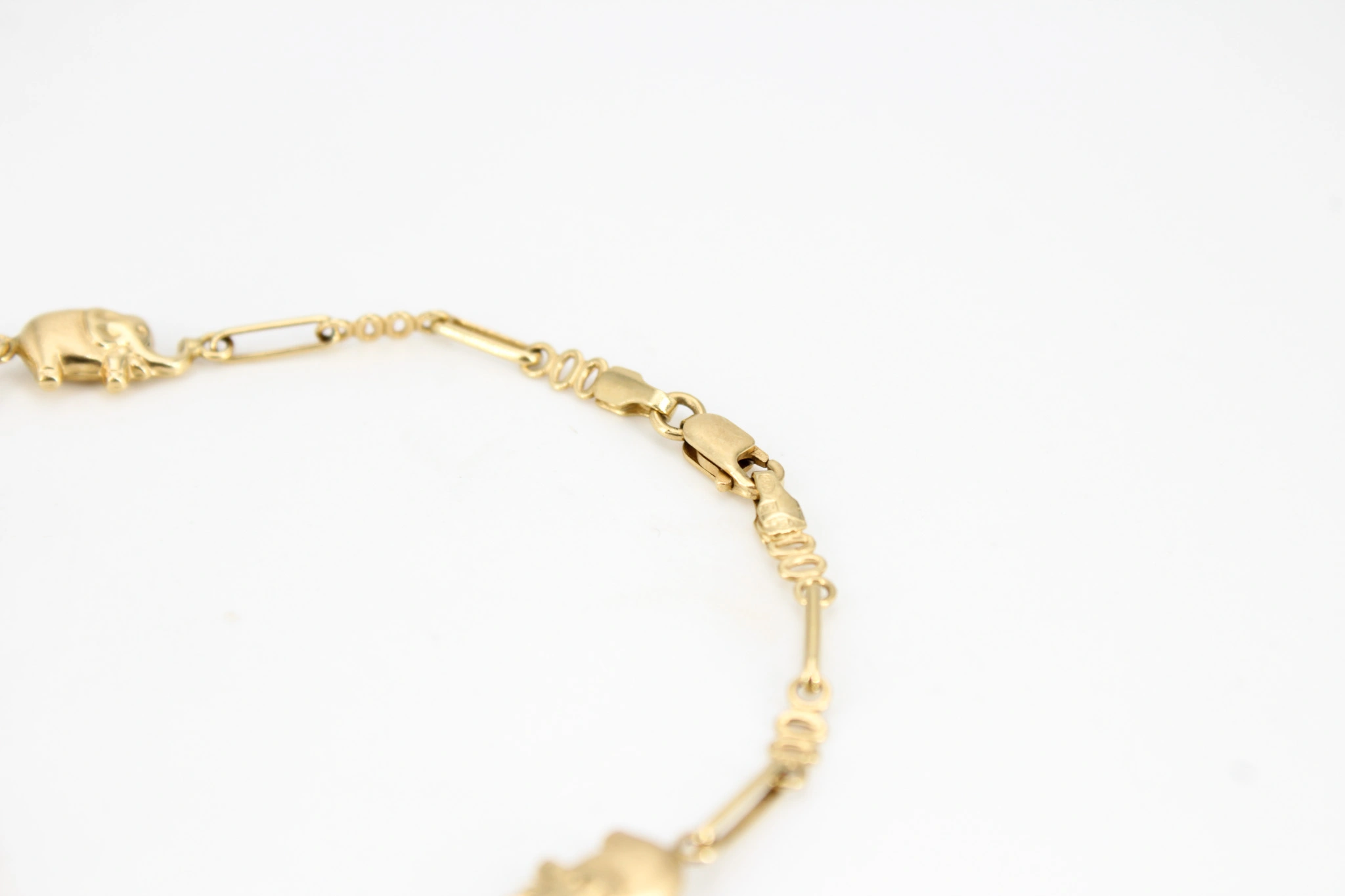 Pulsera de oro 18K con motivos de elefantes — vista alternativa