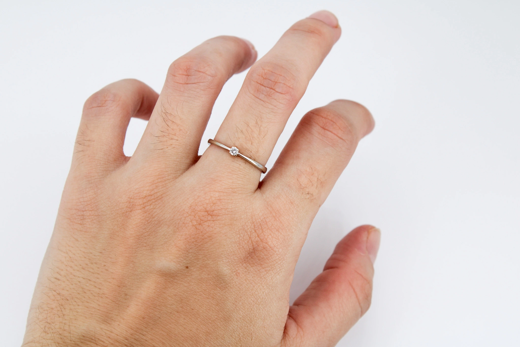 Solitario de oro blanco 18K con diamante brillante — foto 3